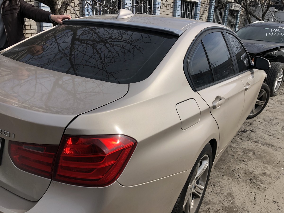 Козирок на скло BMW F30 2012-2018 ABS пластик під фарбування 6