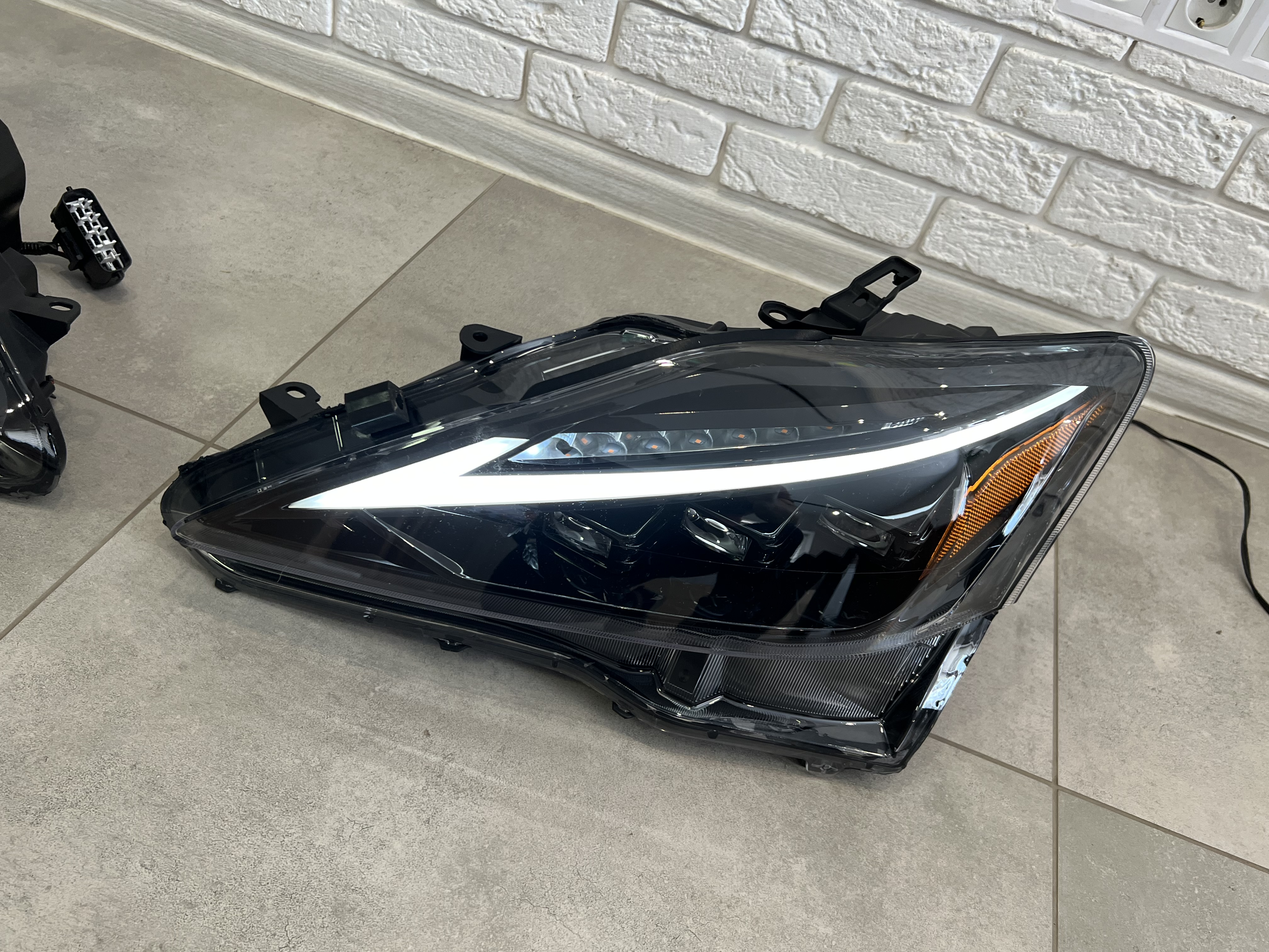 Фари Full LED 3 лінзи у стилі 2021+ для Lexus IS 2005-2012 2