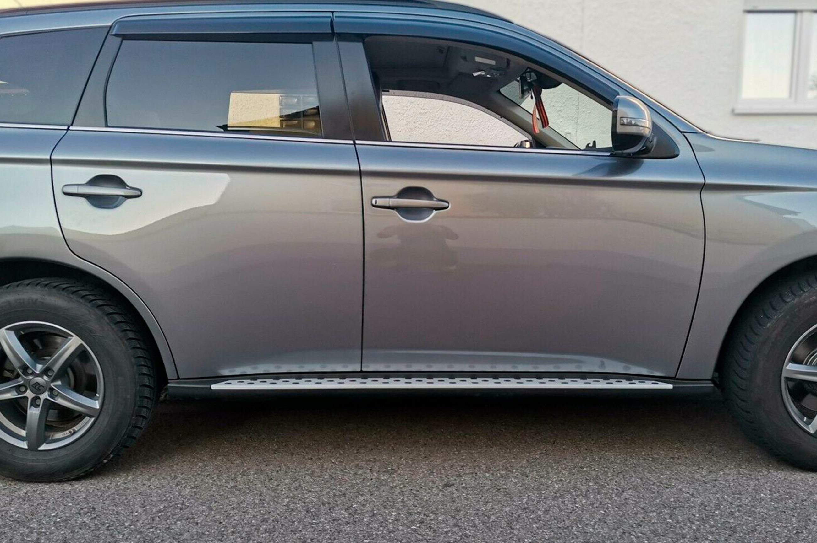 Бокові пороги OEM V1 (2 шт, алюміній)