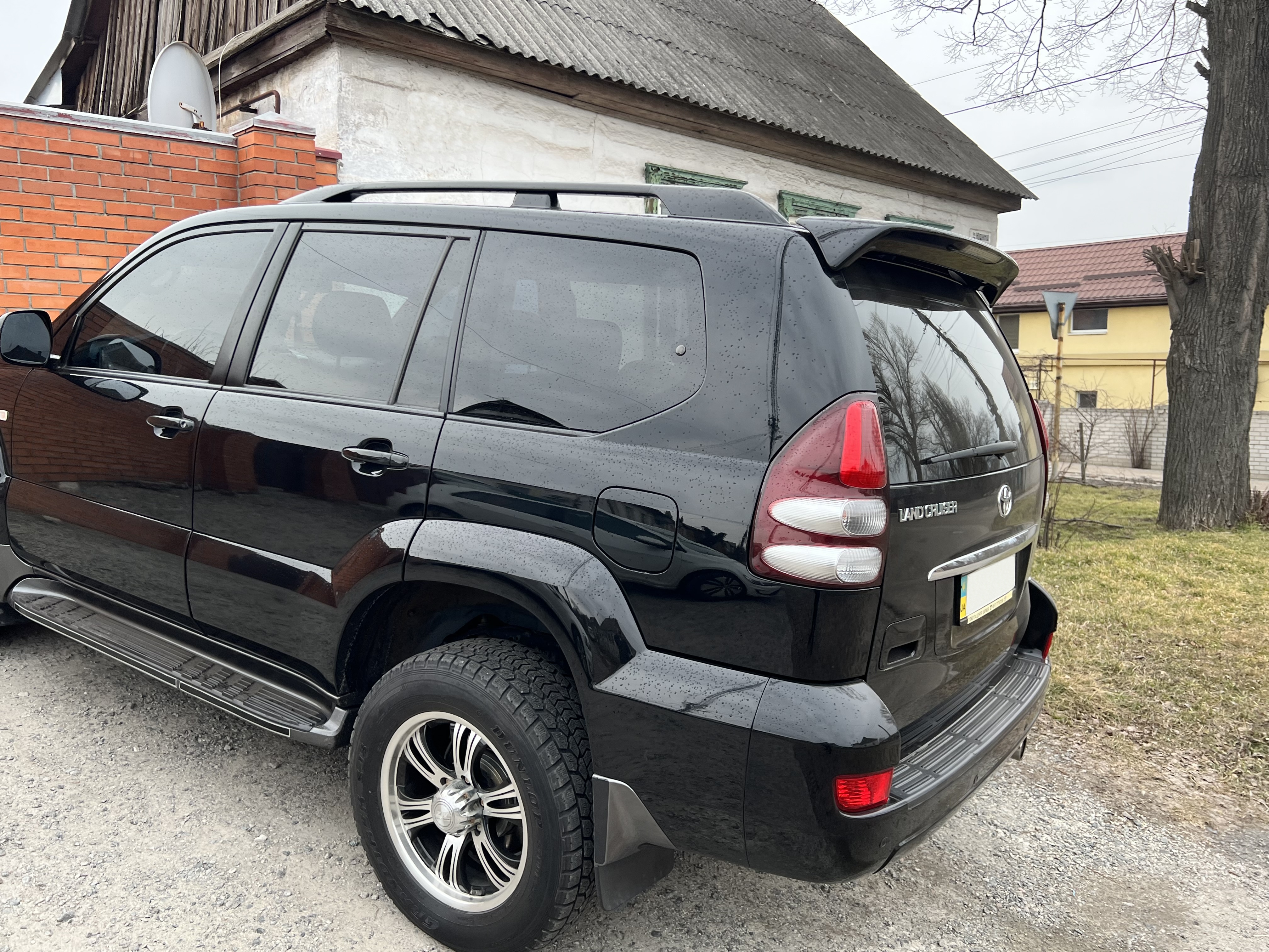 Спойлер на кришку багажника Toyota Land Cruiser Prado 120 2003-2009 колір чорний ABS пластик 3