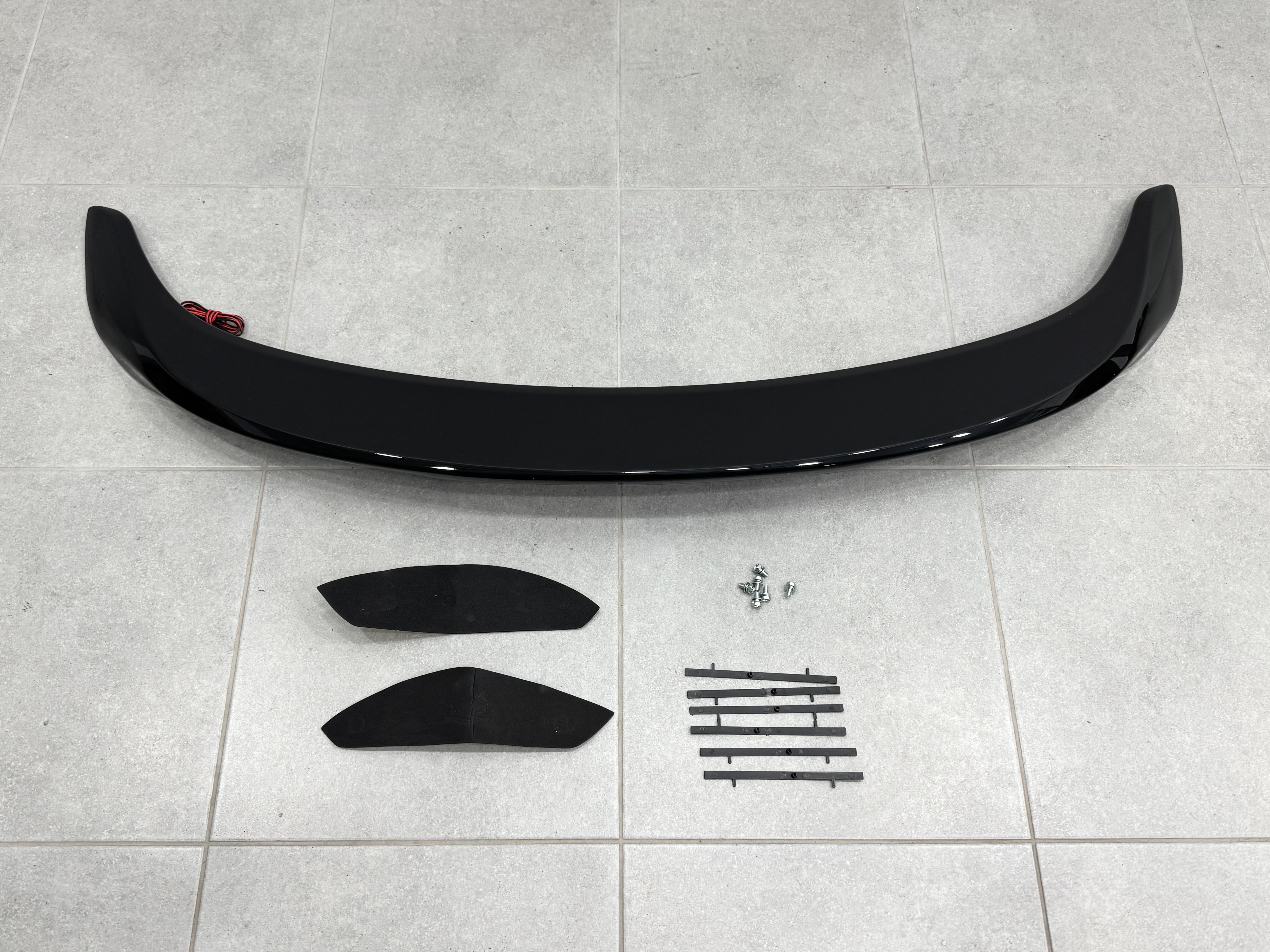 Спойлер зі стоп сигналом Hyundai Elantra 2010-2015 ABS пластик, колір чорний глянець 2