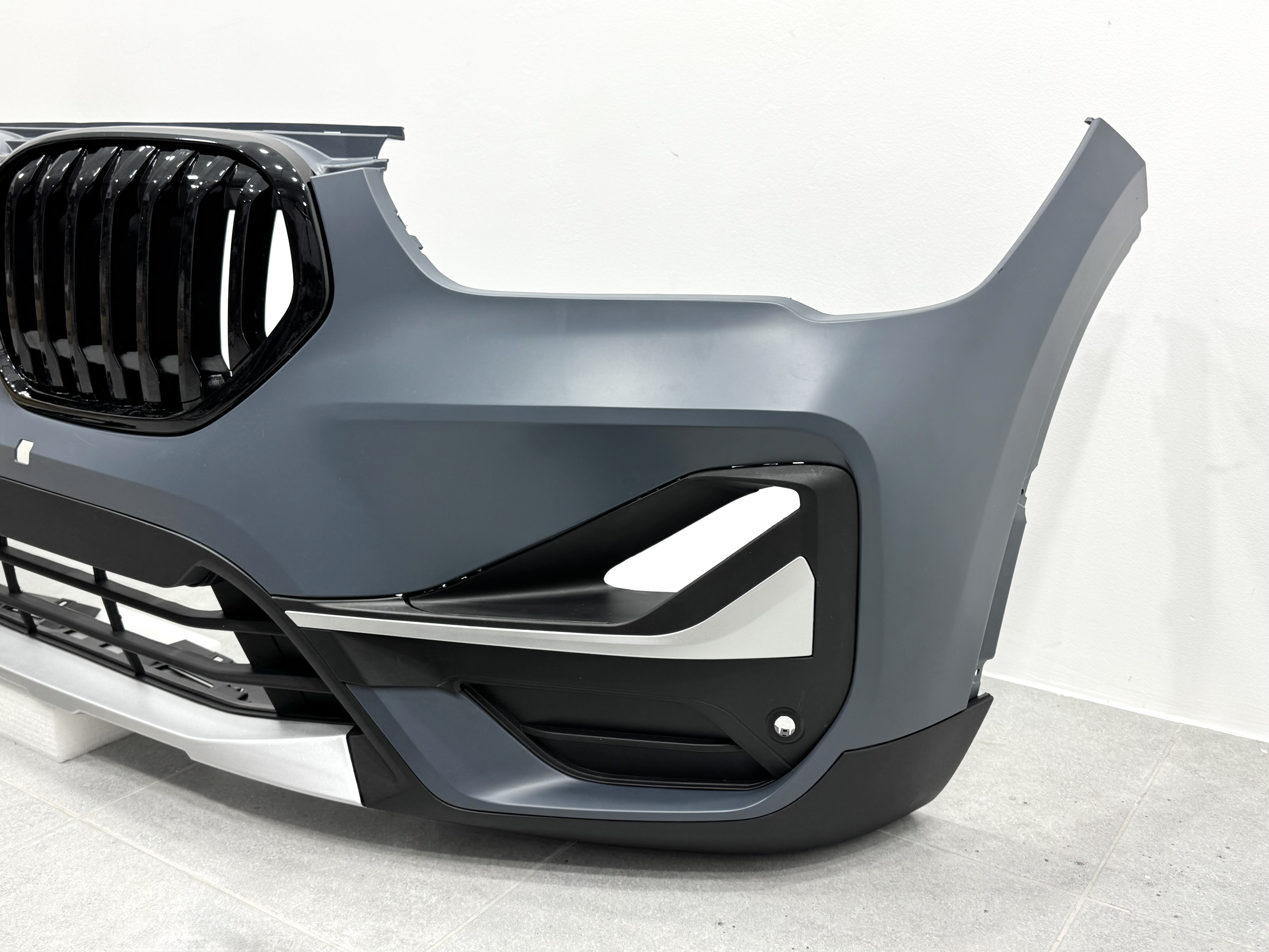 Передній бампер BMW X1 F48 2019-2022 5