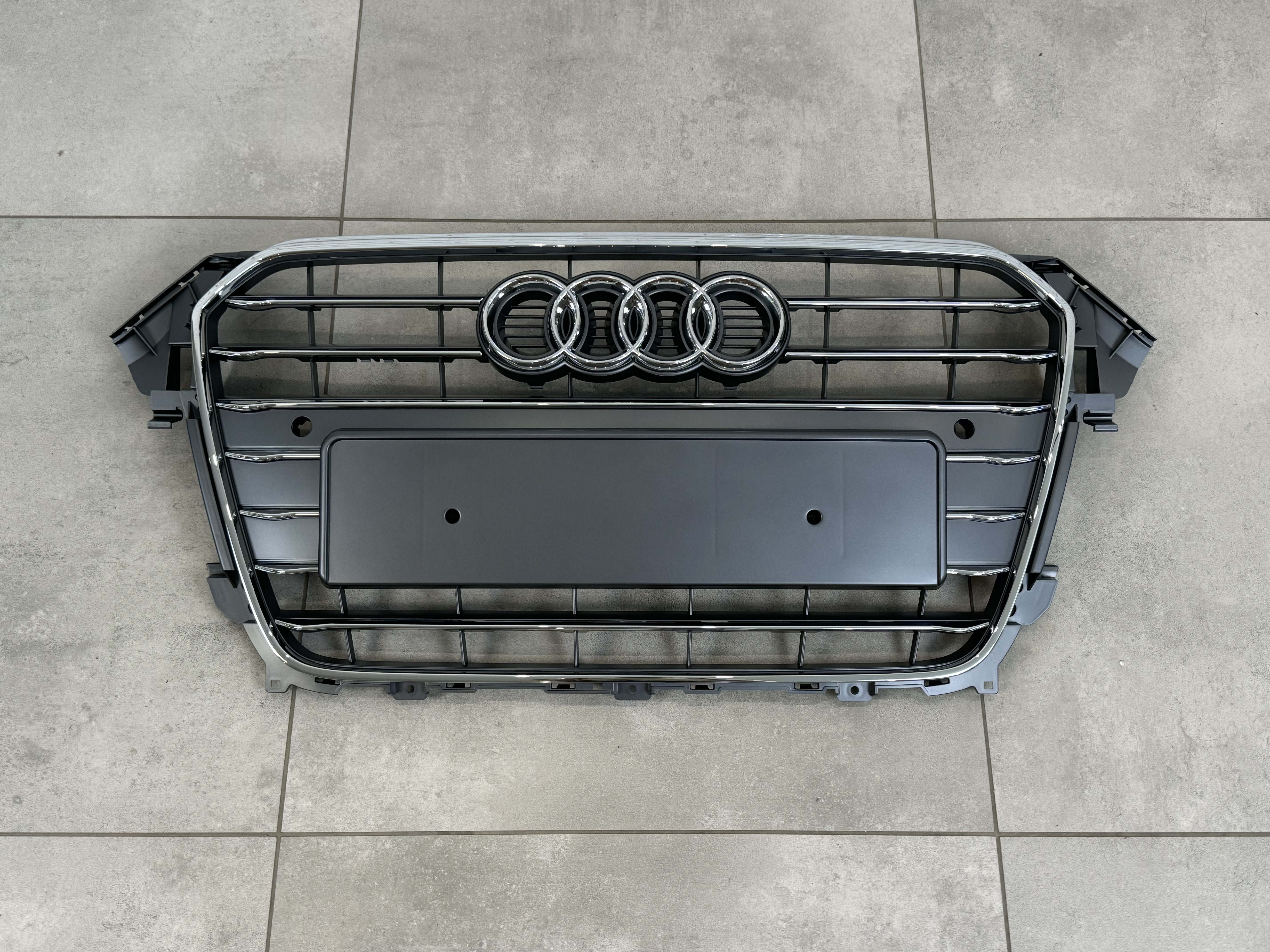Решітка радіатора Audi A4 B8 2012-2015 сіра з хромом 2