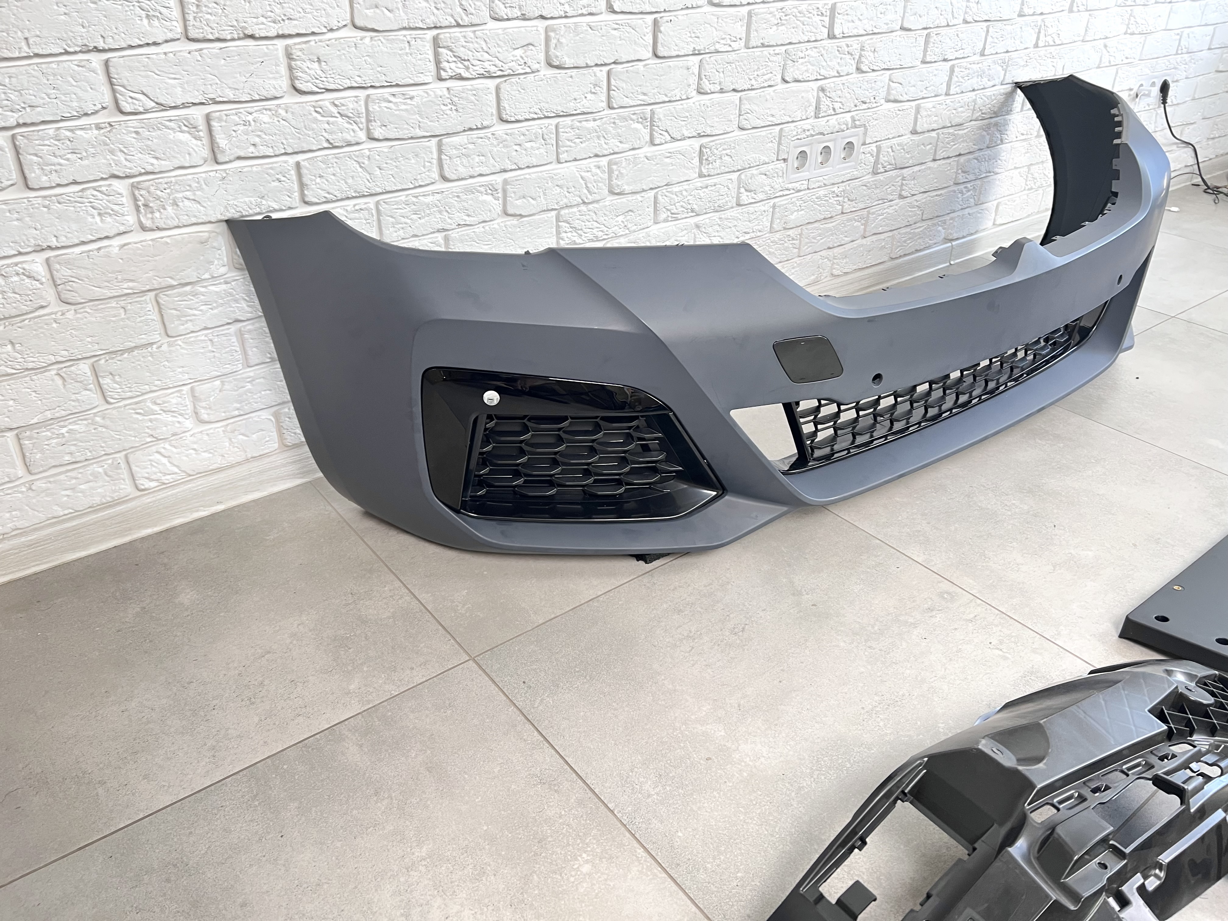 Передній бампер M Paket BMW 5 Series G30 G31 LCI 2020-2023 4