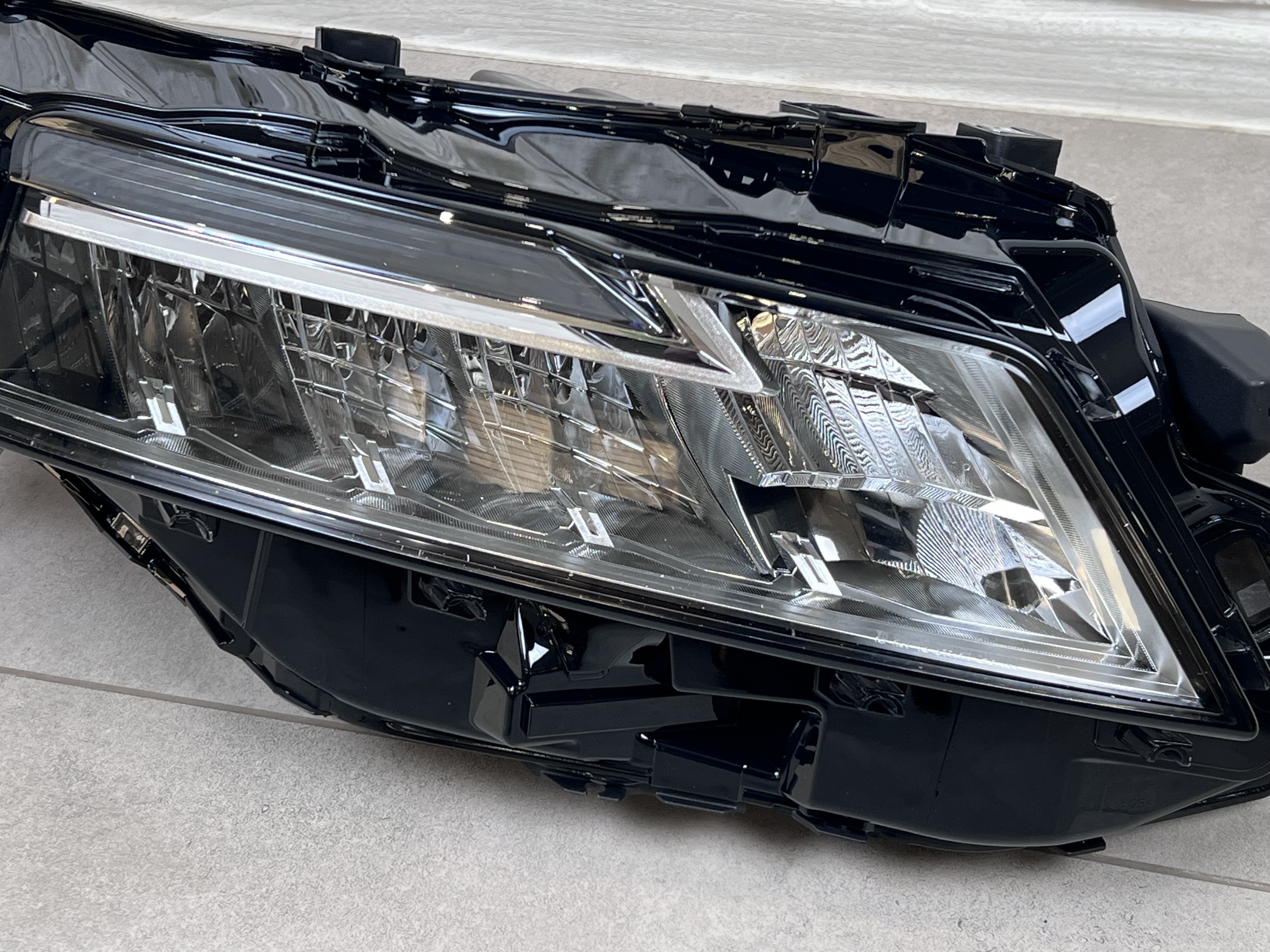 Права фара Nissan Rogue / X-Trail T33 2021+ 4