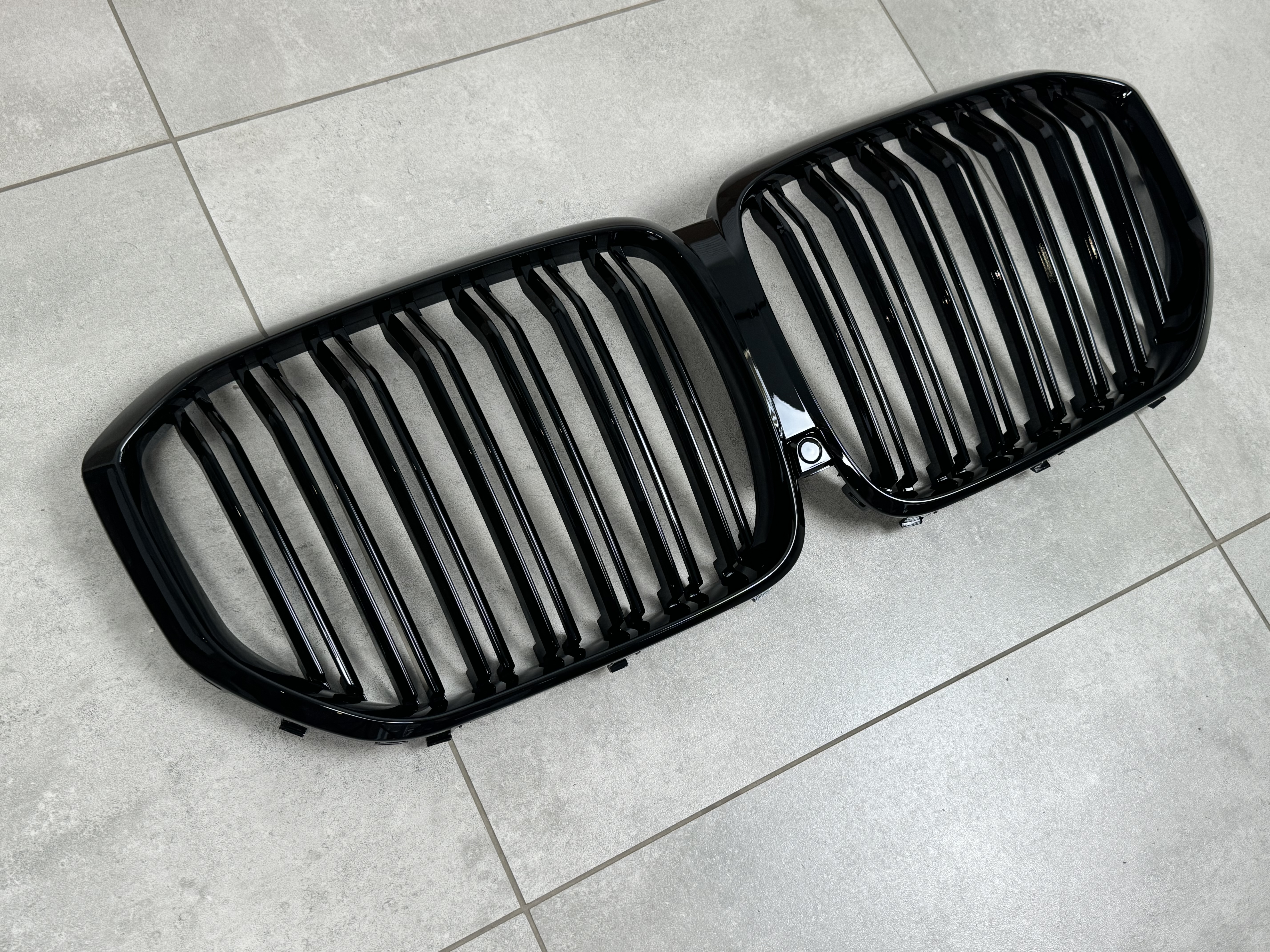 Решітка радіатора ніздрі Х5M F95 стиль BMW X5 G05 2019-2022 чорний глянець 3