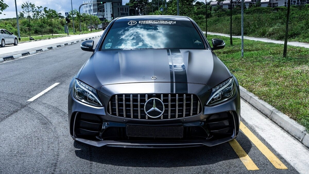 Передній бампер в зборі (дизайн C63 GT) 2