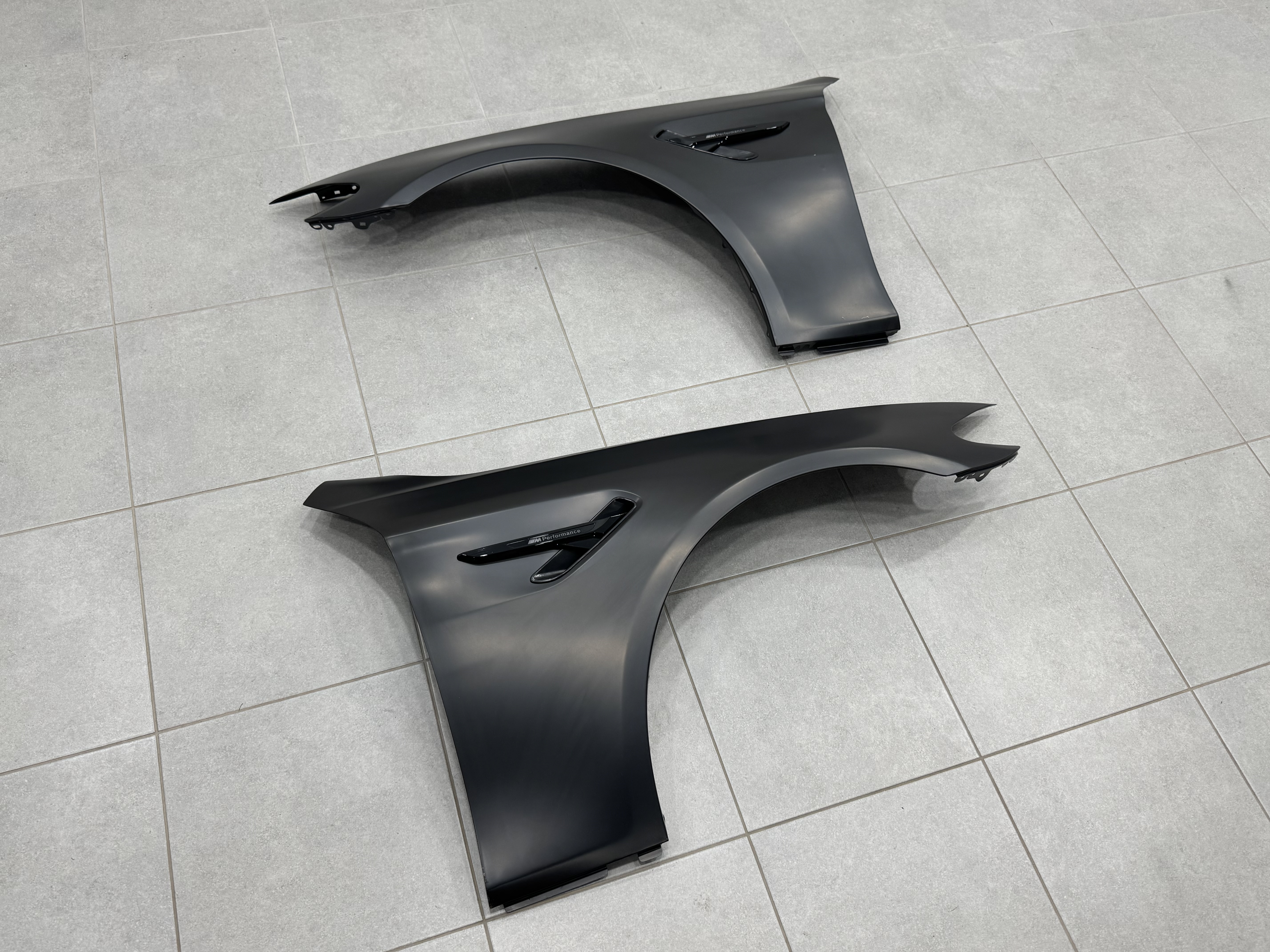 Передні крила в стилі M5 для BMW 5 series F10 / F11 2010-2016 2