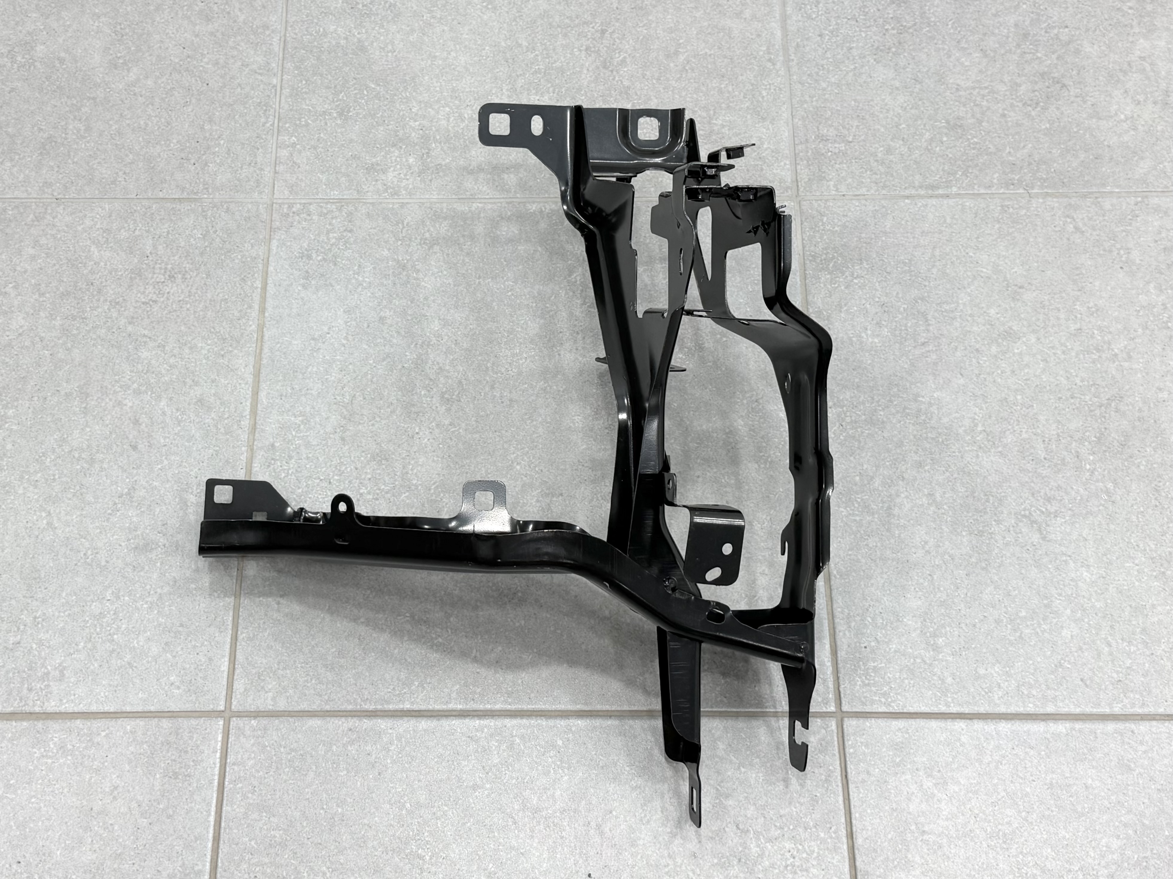 Кронштейн кріплення фари правий 51647421710 для BMW X5 G05 2