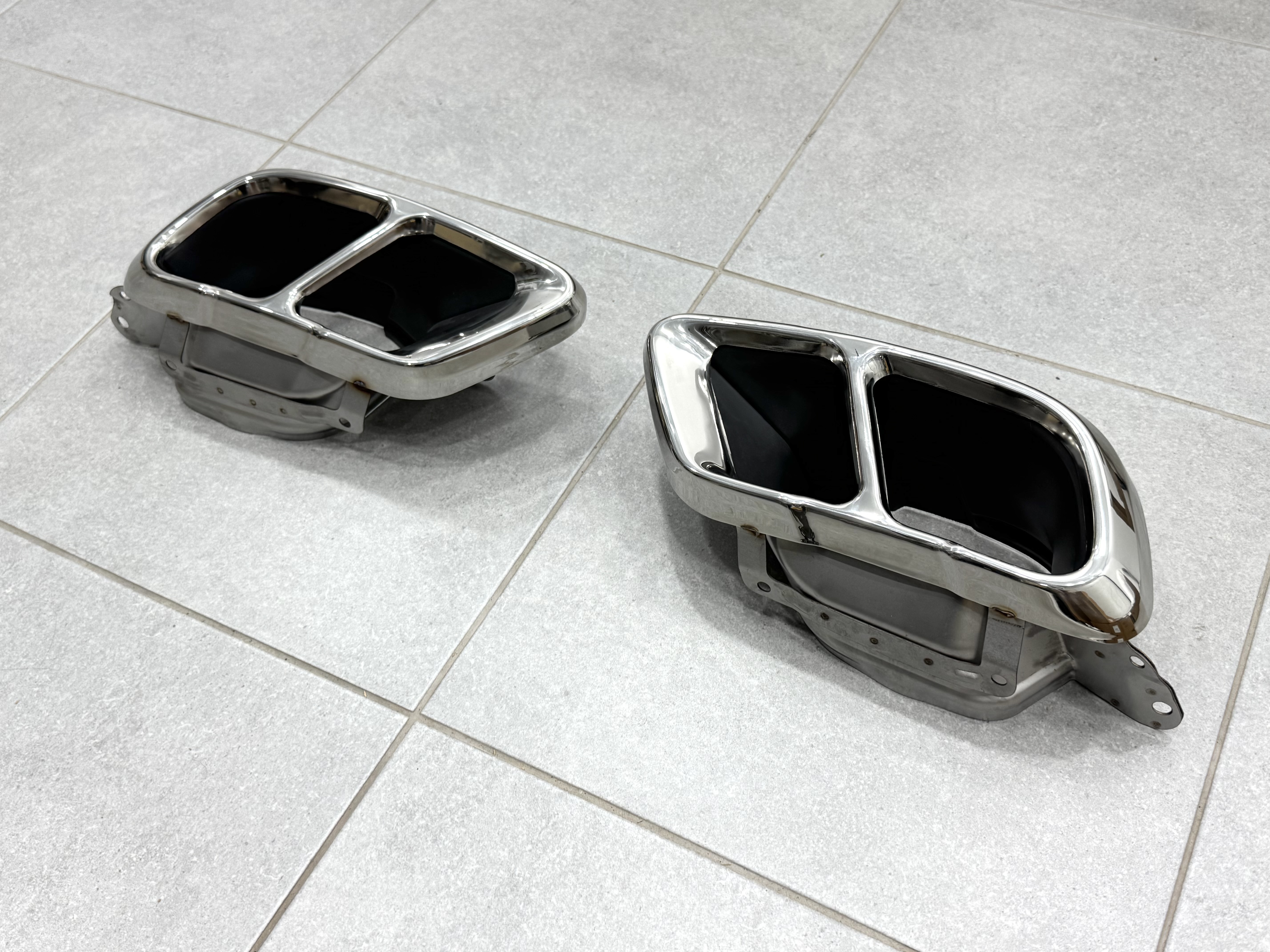 Насадки на вихлопні труби M Paket LCI для BMW X5 G05 / X6 G06 / X7 G07 хром 4