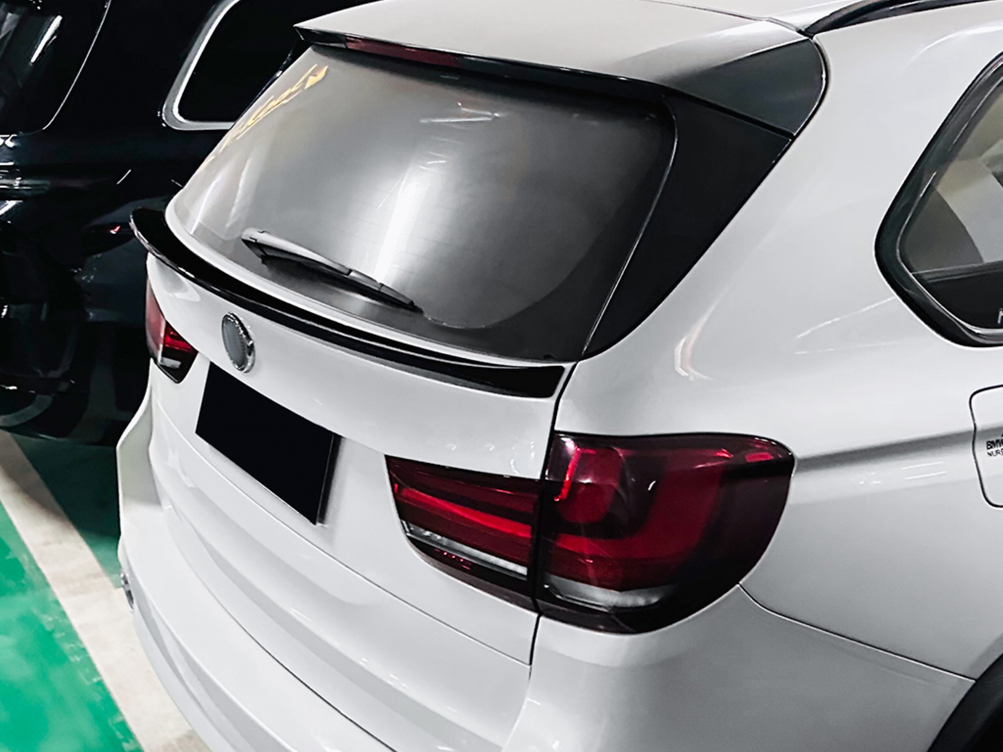 Спойлер під скло (нижній) BMW X5 F15 2013-2018 ABS пластик колір, чорний глянець 3