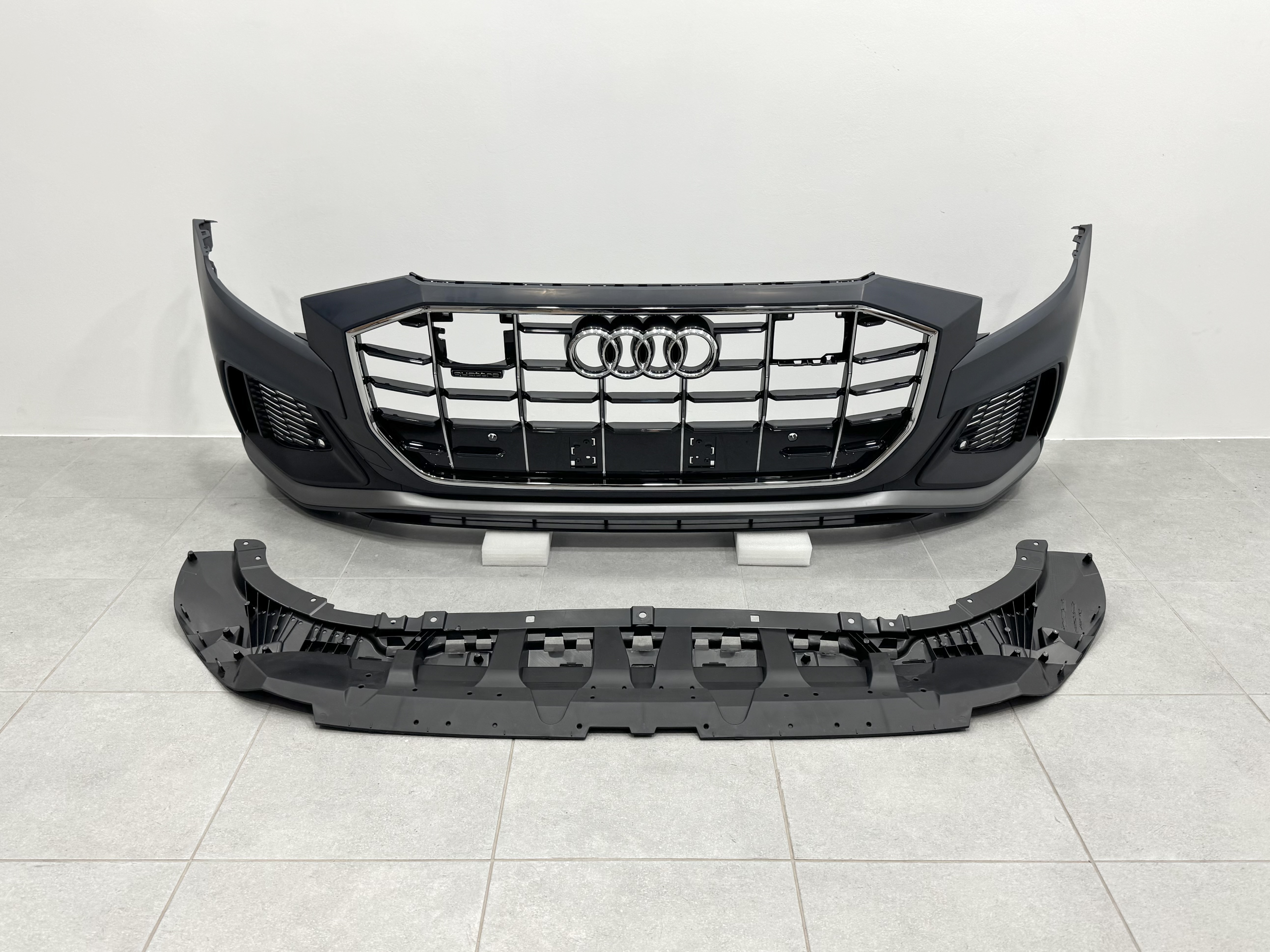 Бампер передній у зборі S-Line для Audi Q8 2018-2024 2
