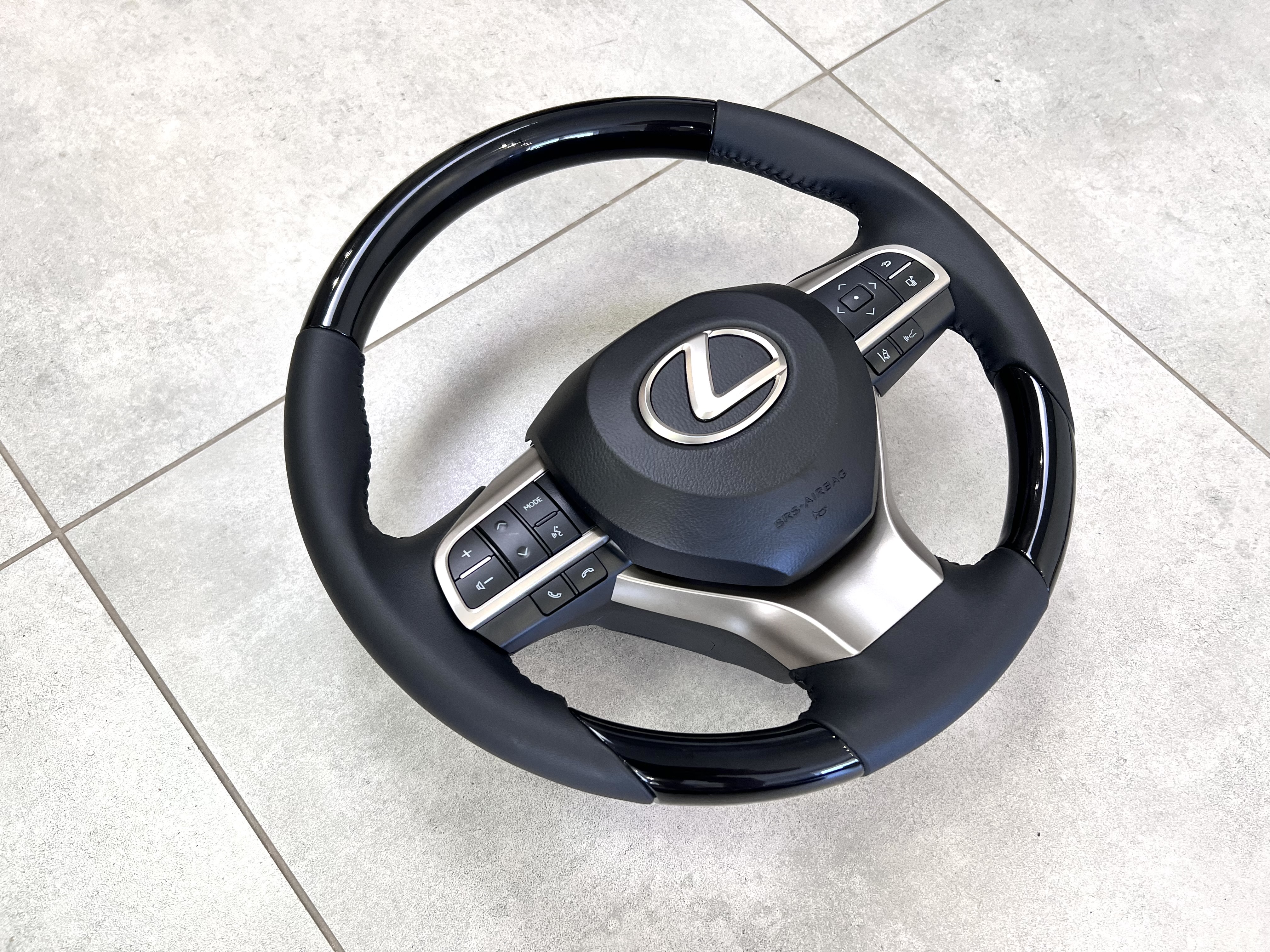 Кермо у зборі чорне PIANO BLACK Lexus LX 570 / GX 460 4