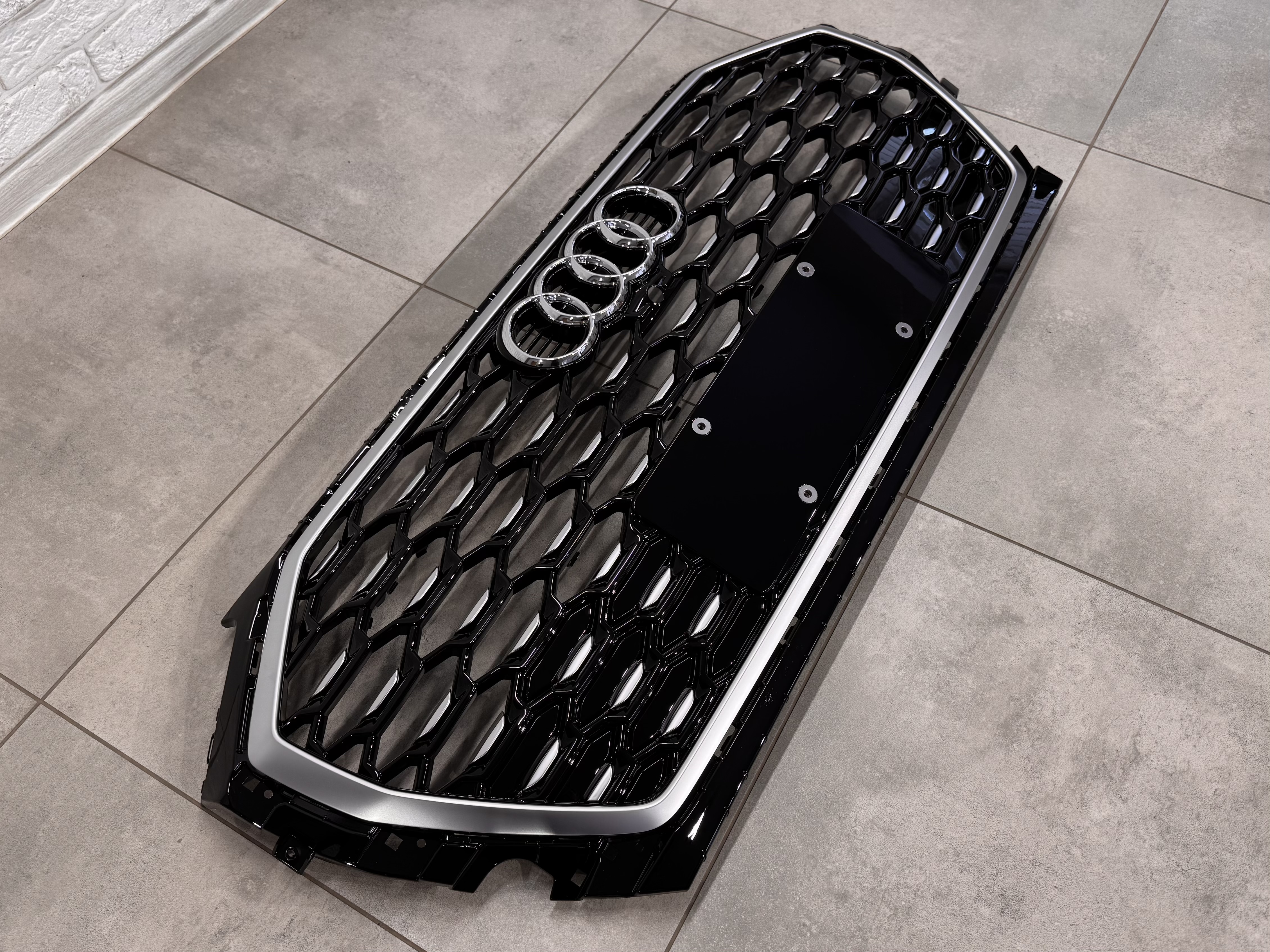 Решітка радіатора для Audi Q5 Sportback 2021-2024 чорна з хромом 80G 853 651 3Q7 3