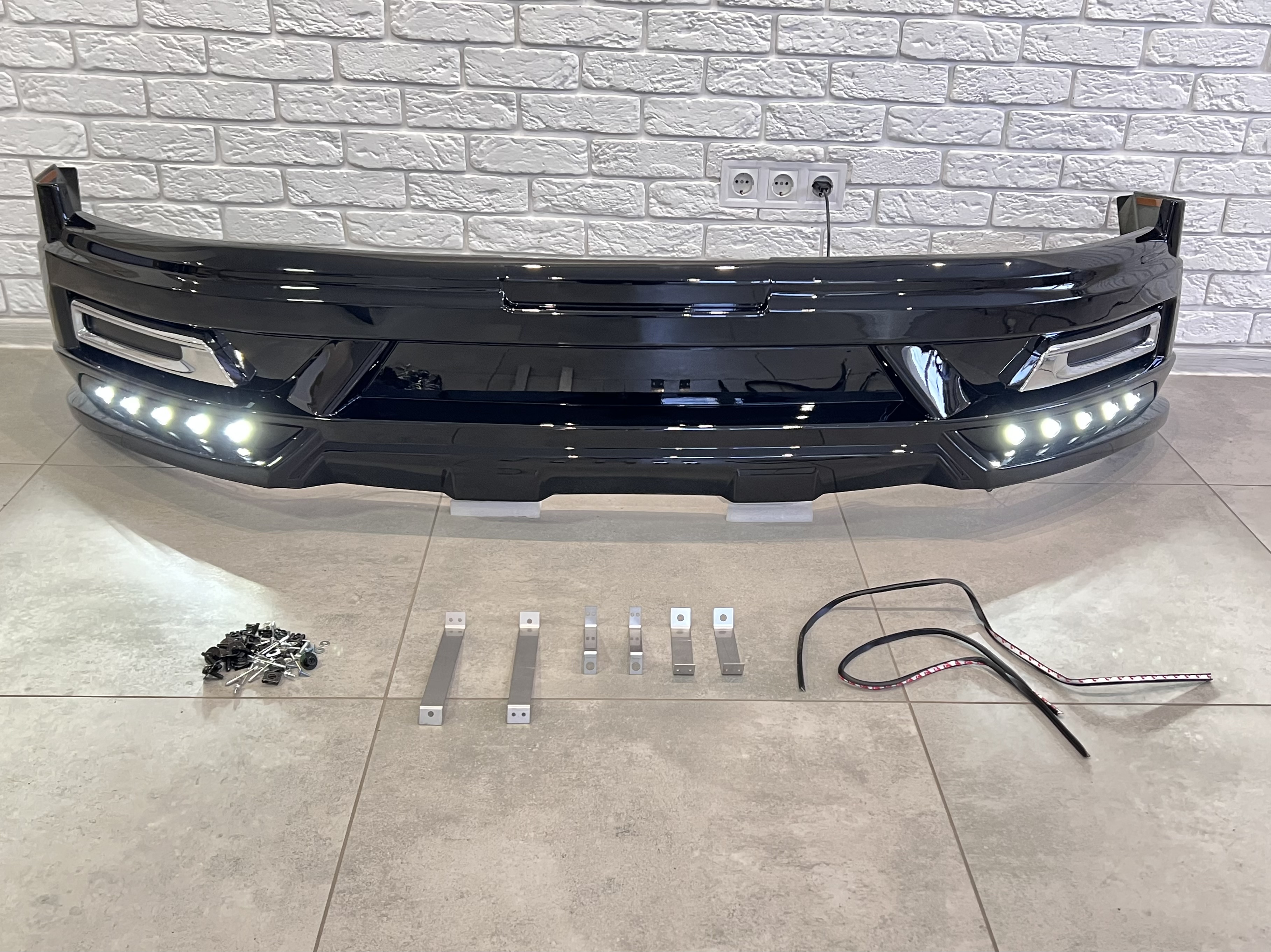 Обвіс тюнінг переднього бампера WALD Toyota Land Cruiser 200 2016-2022 колір чорний 4