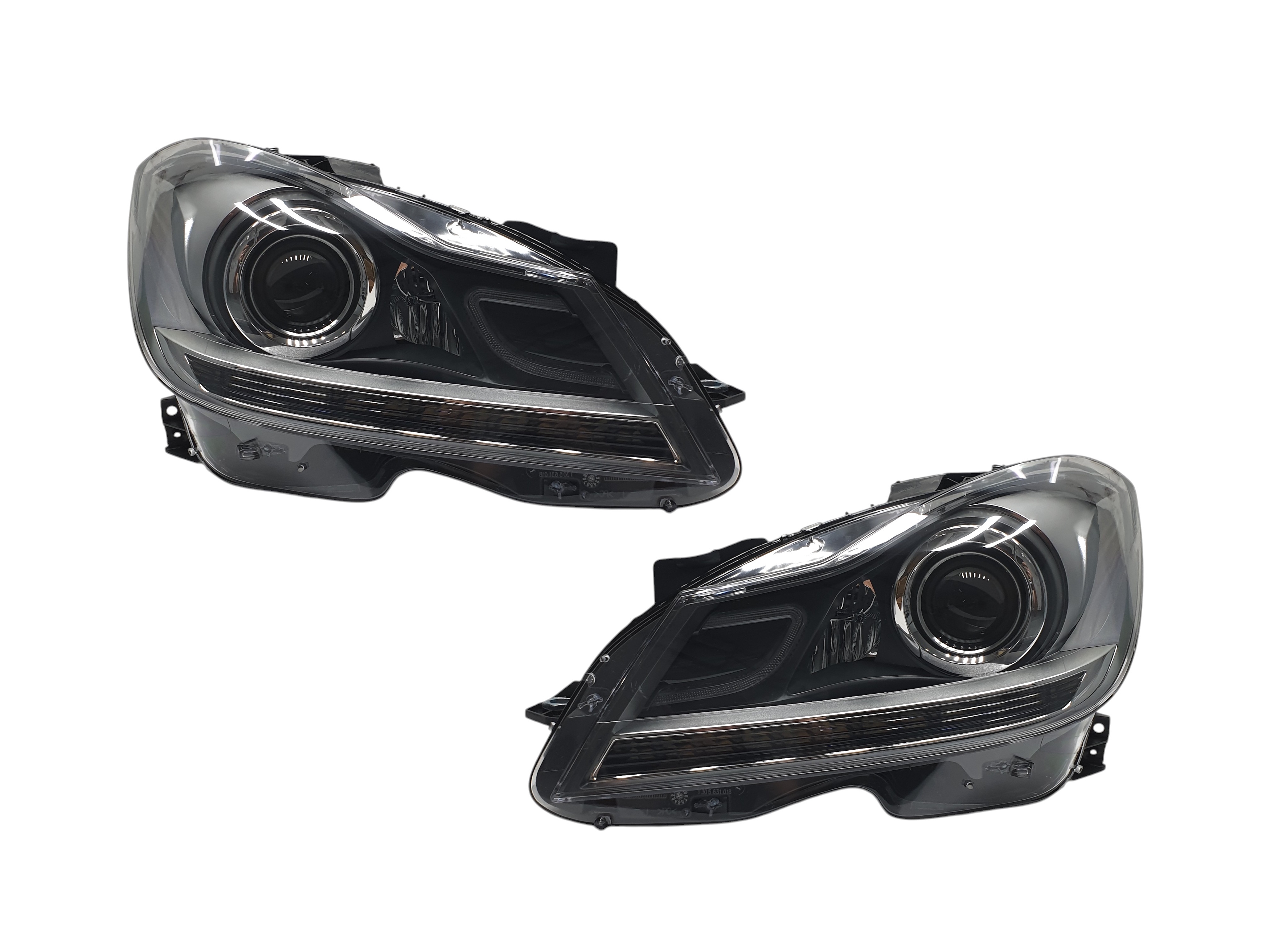 Передні фари (Xenon Adaptive) без блоків на Mercedes-Benz C-Class W204 2007-2014 року