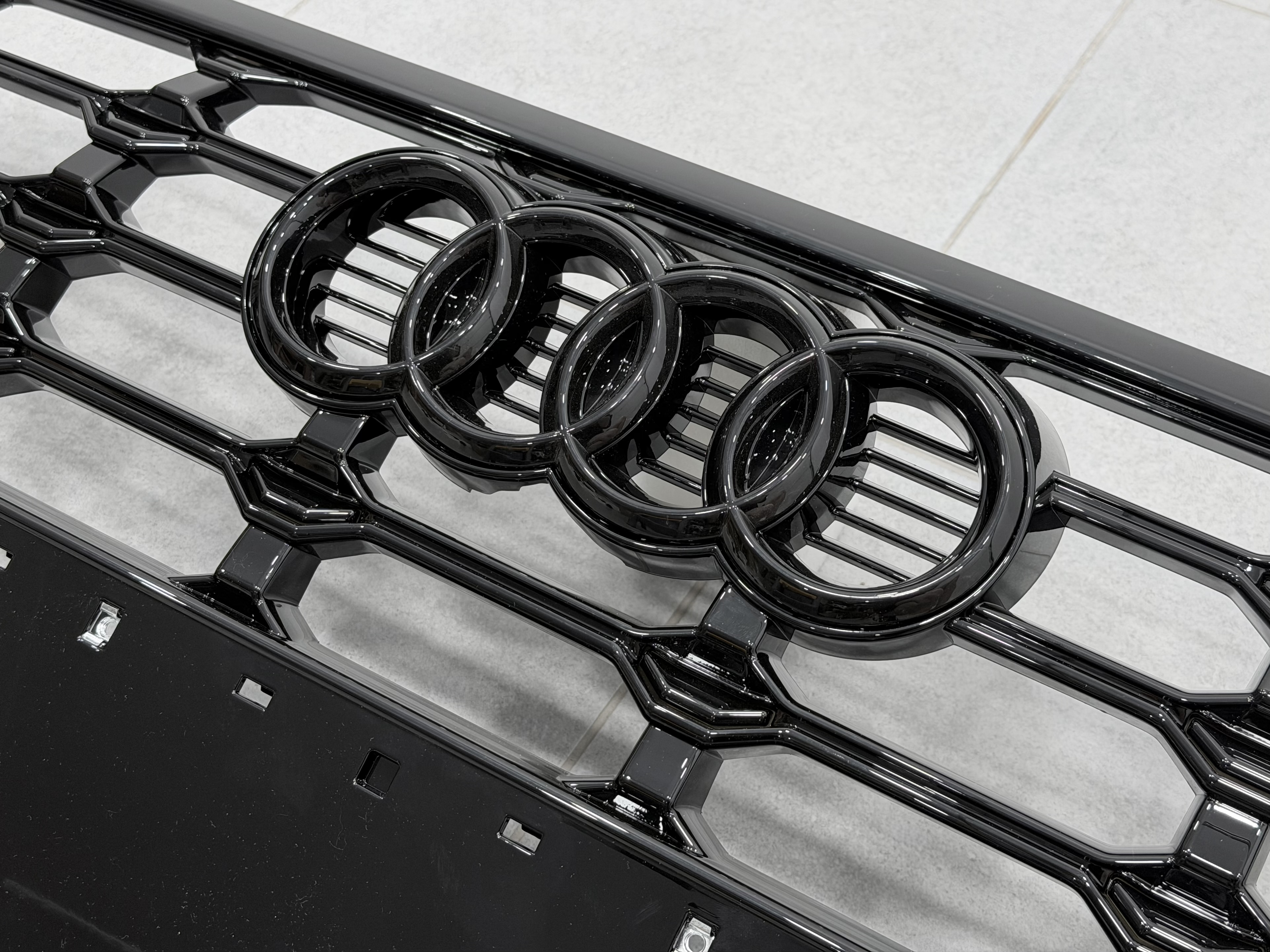 Решітка радіатора S-line BLACK Audi Q3 2019- 6