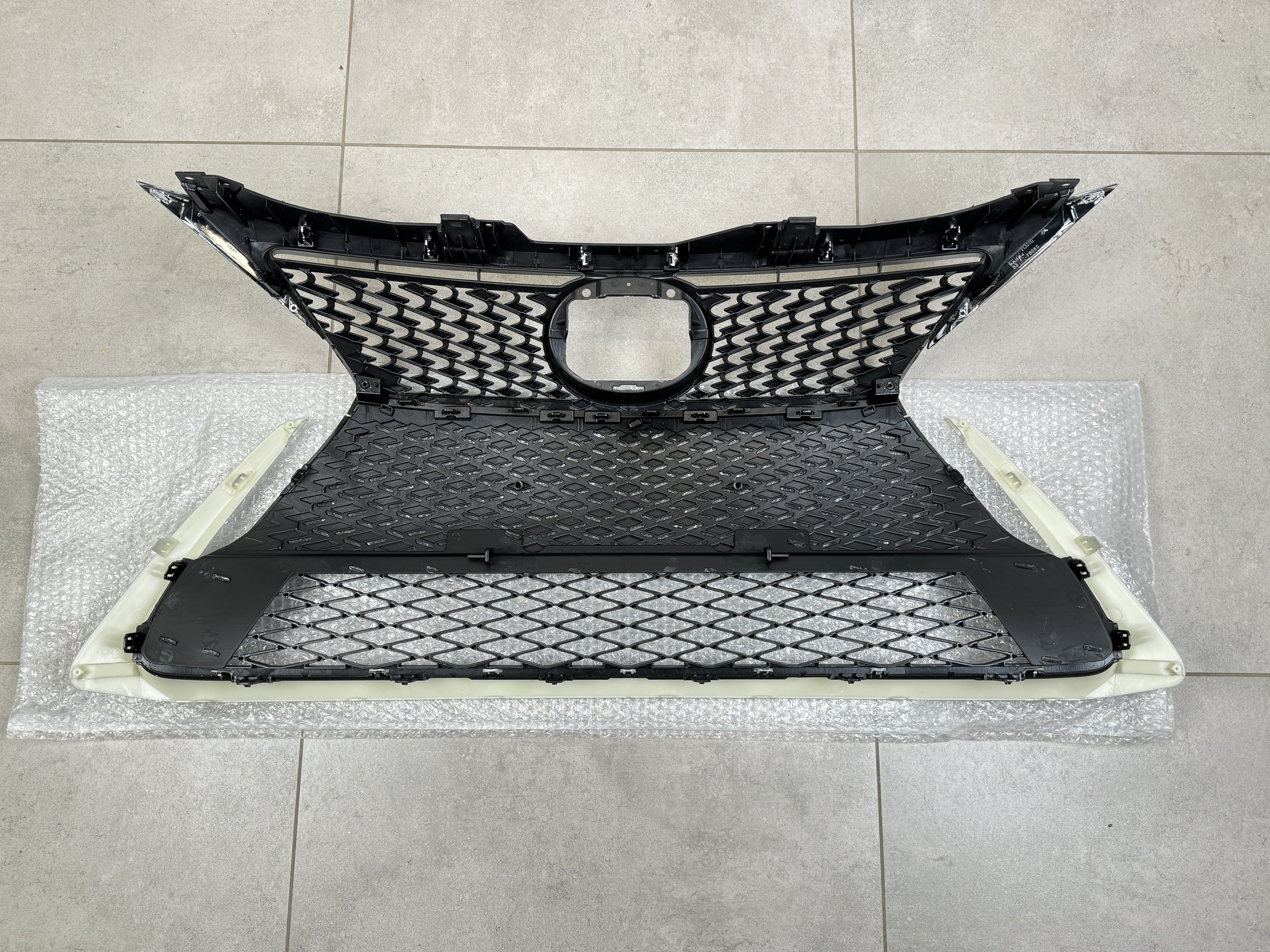 Решітка радіатора з хромом F-Sport 2014+ для Lexus CT200h 2014-2022 5