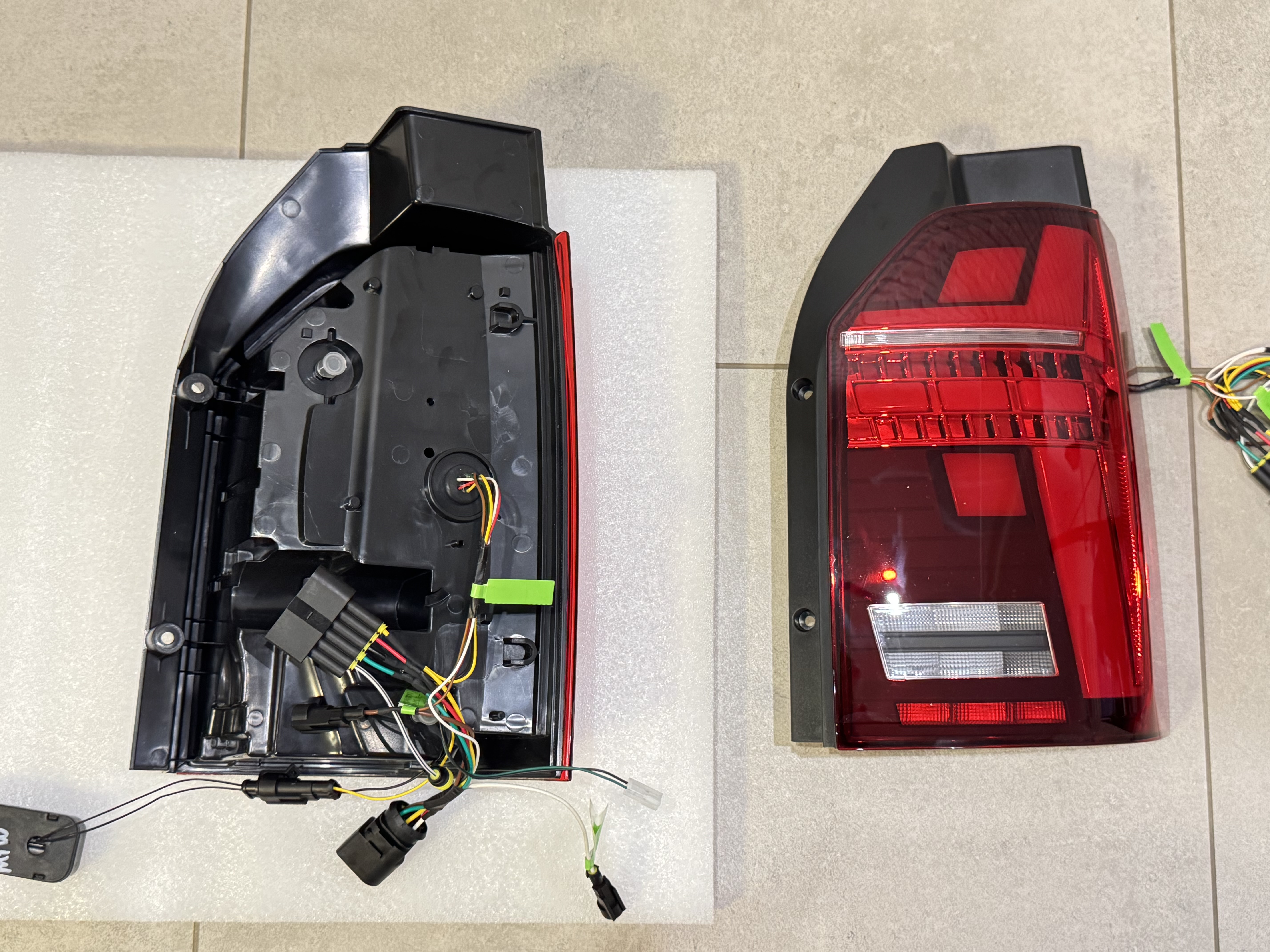 Задні LED ліхтарі стиль Multivan T6.1 2020+ для Volkswagen T6 2015-2019 ляда 2шт. 2