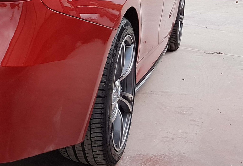 Накладки на пороги V-3 (під M-Sport пороги, чорний глянець) 4