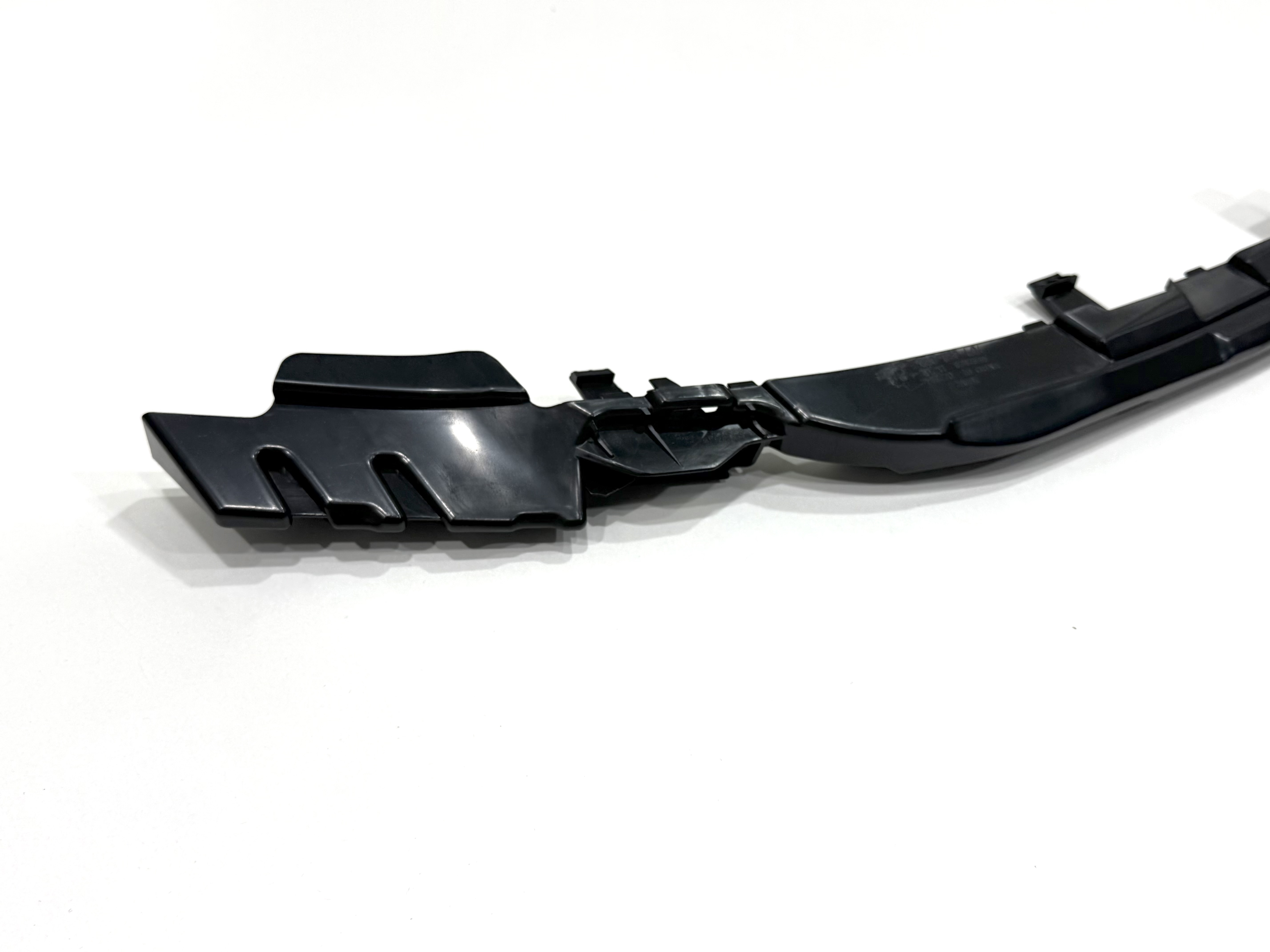 Демпфер переднього бампера M Paket 51118747849 / 51118746307 для BMW 5 series G30 / G31 2020-2023 рест. 4