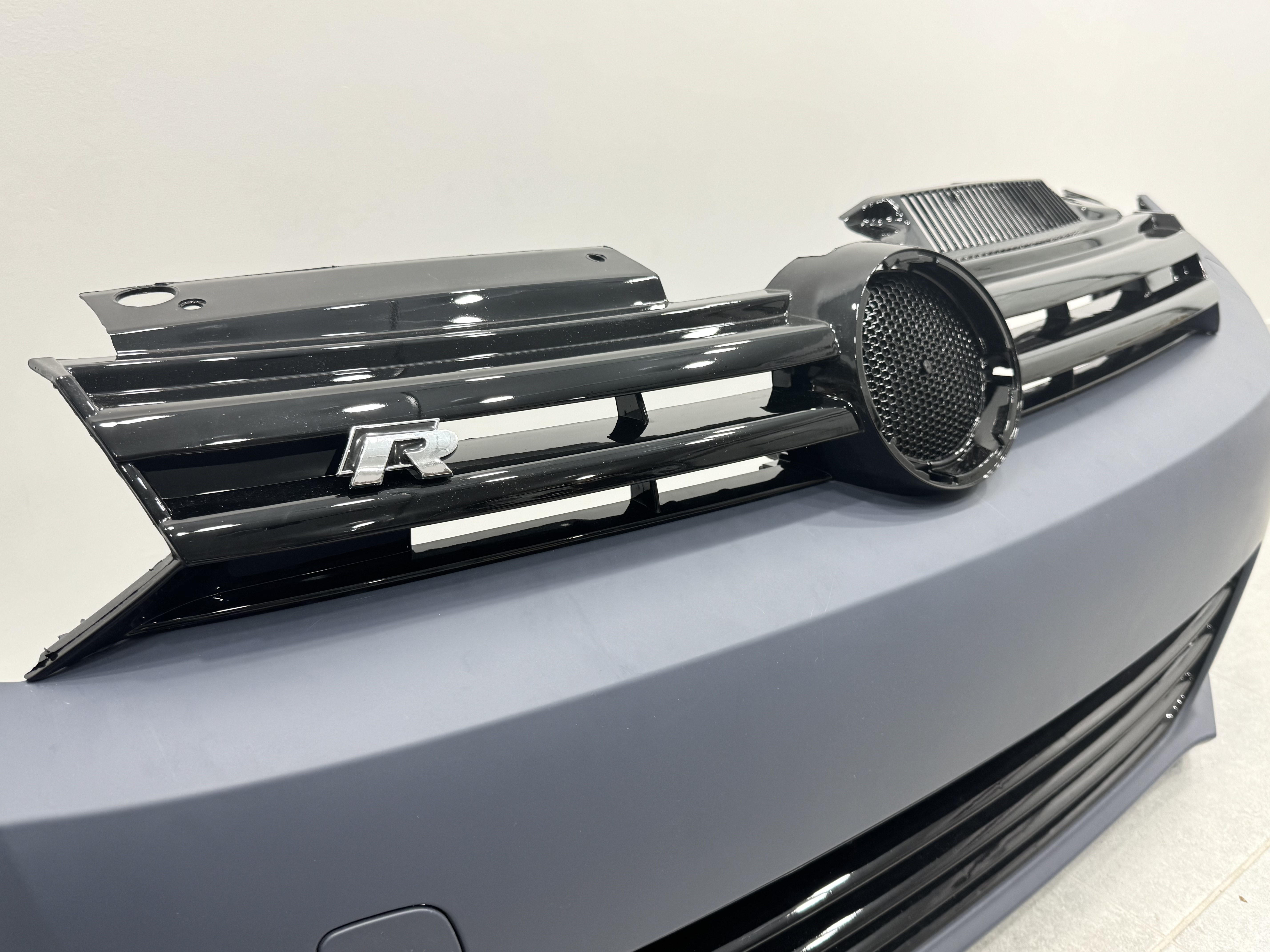 Передній бампер R20 style Volkswagen Golf 6 2008-2013 6