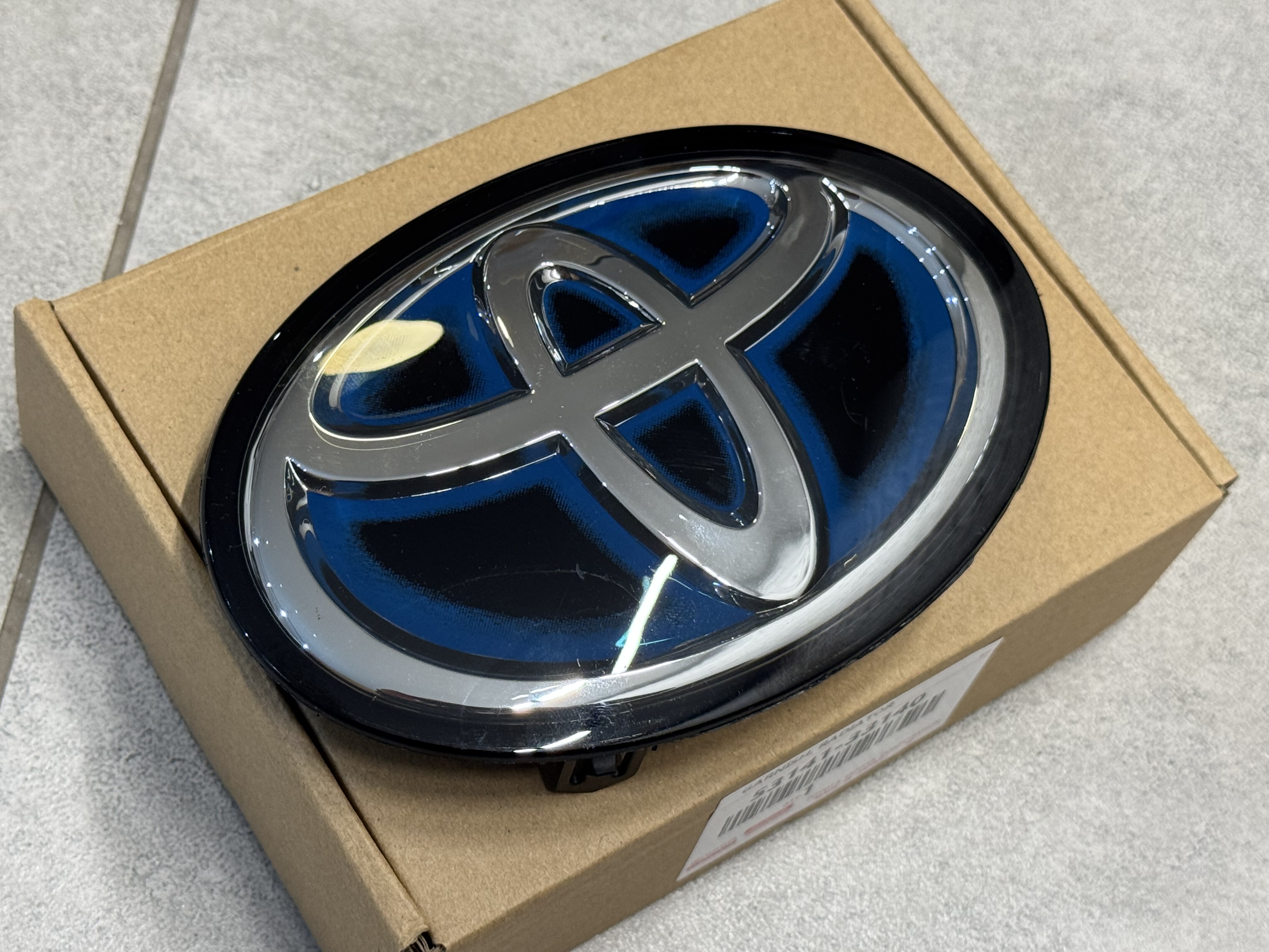 Емблема TOYOTA гібрид синя ПІД ДИСТРОННИК 5314133140 6