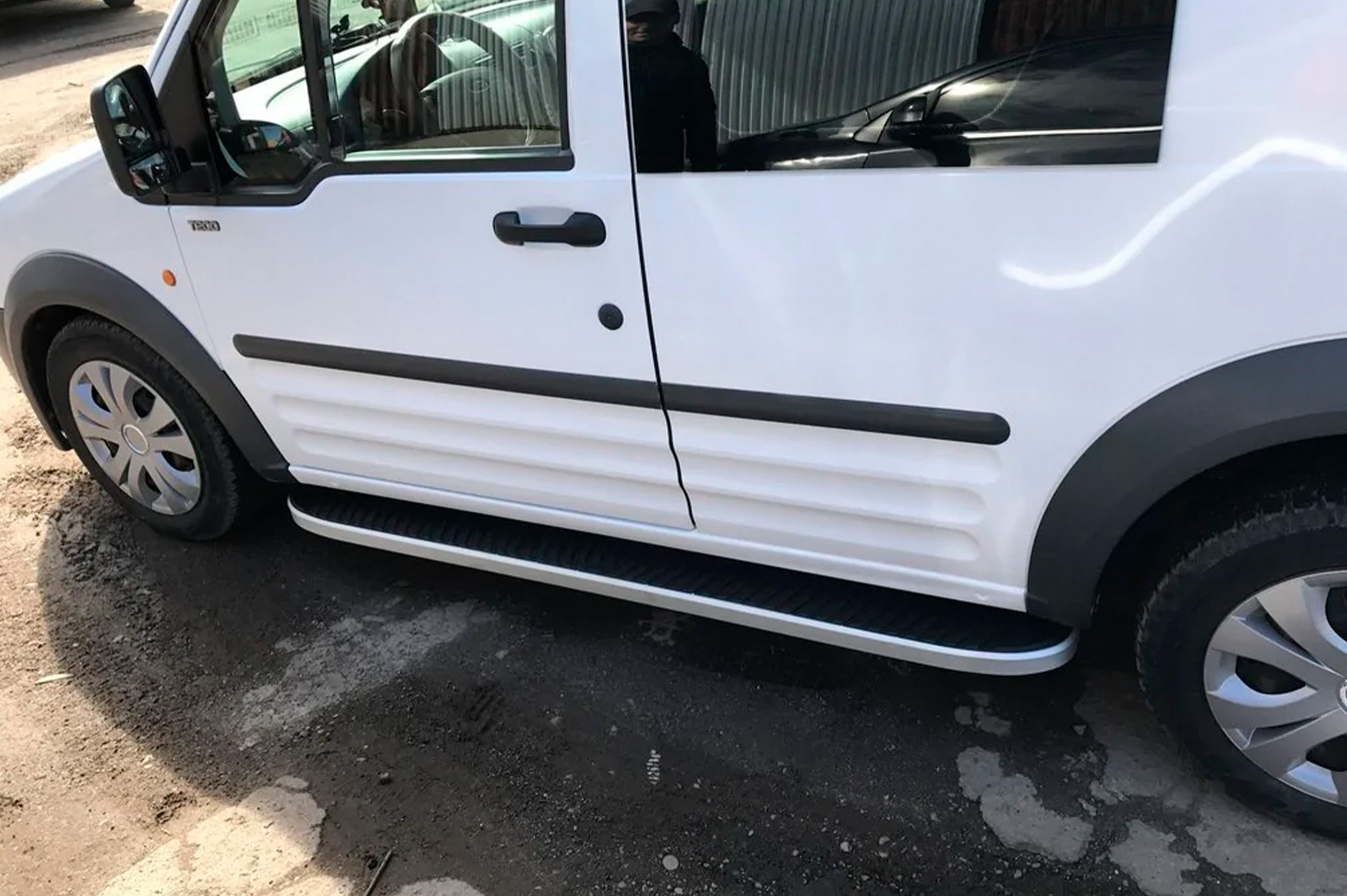 Бокові пороги Tayga (2 шт., Алюміній) Стандартна база 4