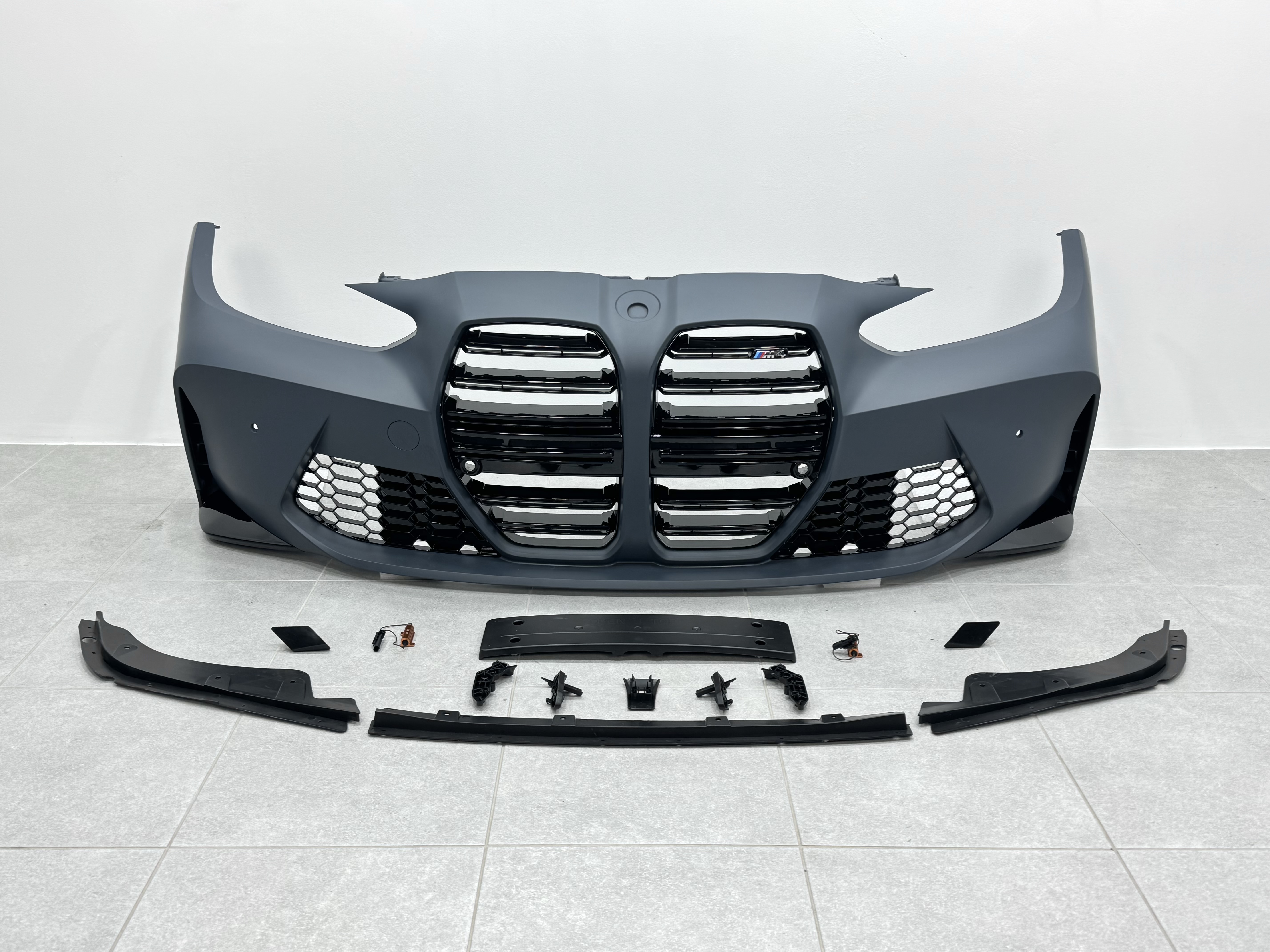 Комплект обвісу M4 G82 G83 ШИРОКА ВЕРСІЯ для BMW 4 series G22 G23 2020- (капот, крила, бампера в зборі, решітка, пороги) 3