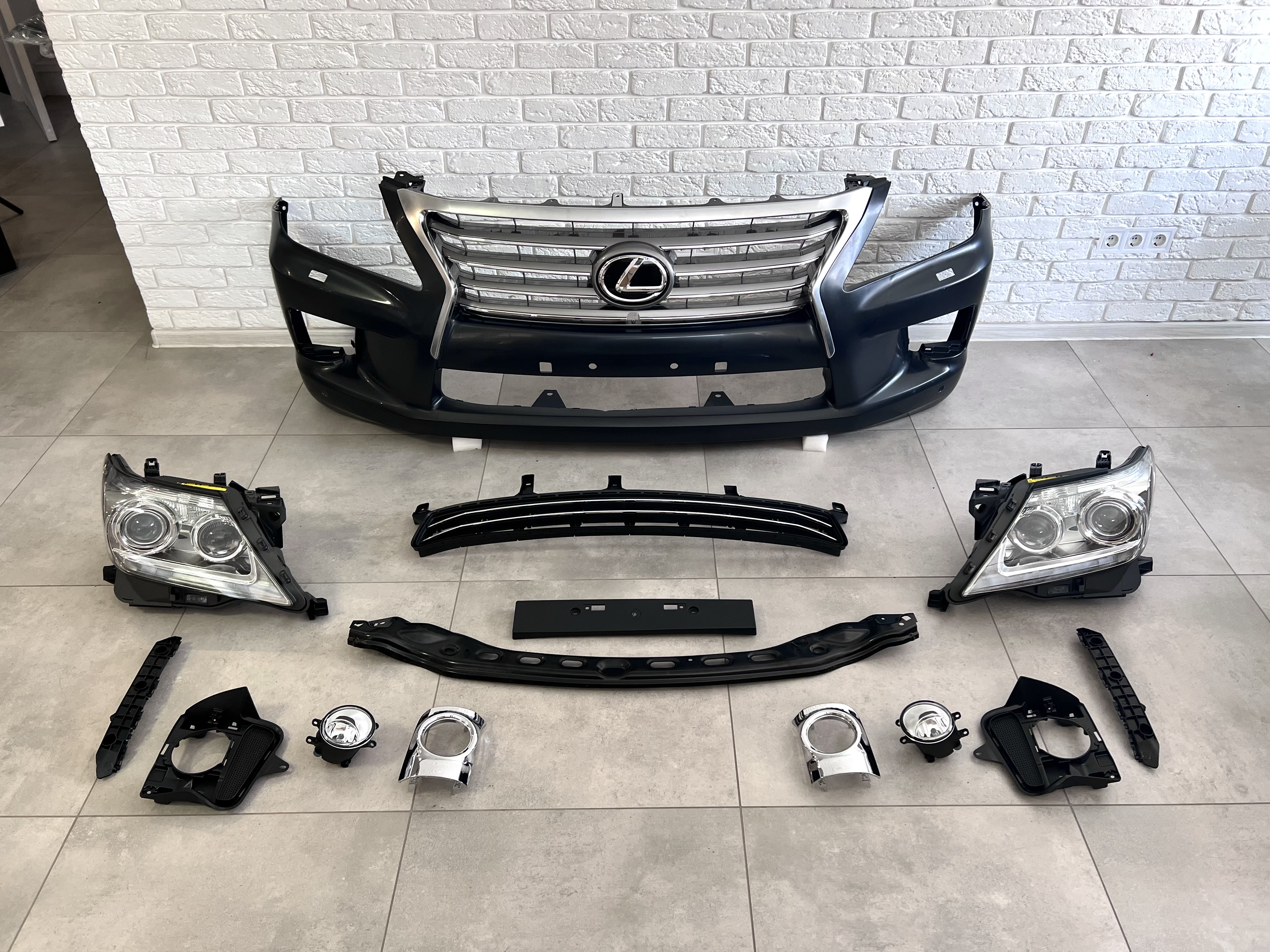 Обвіс комплект рестайлінгу OEM 2012-2015 для Lexus LX570 2008-2011 2