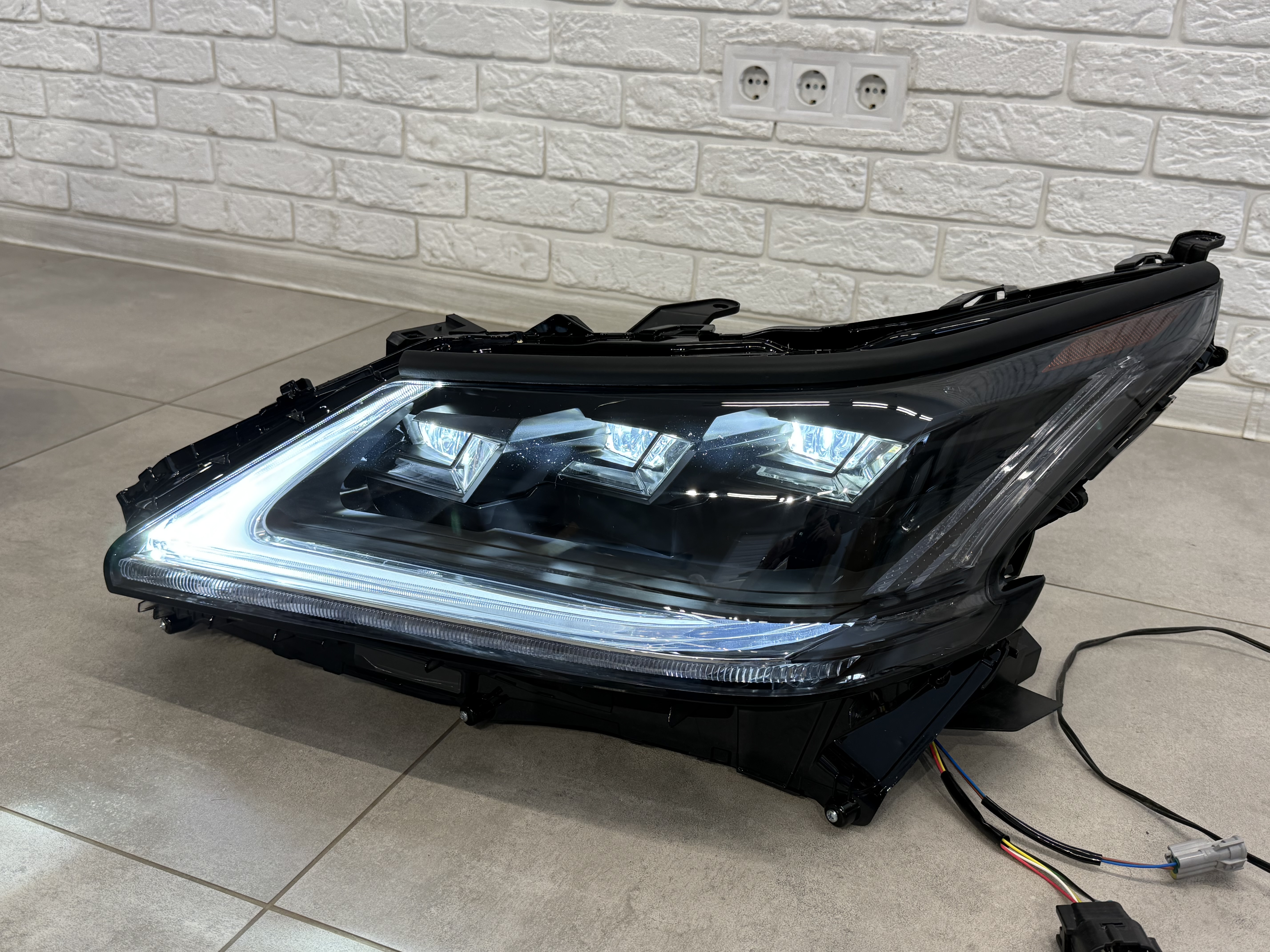Фари Full LED 3 лінзи Lexus LX 570 2008-2015 для авто перевдягнутих у рестайлінг 2016+ 3