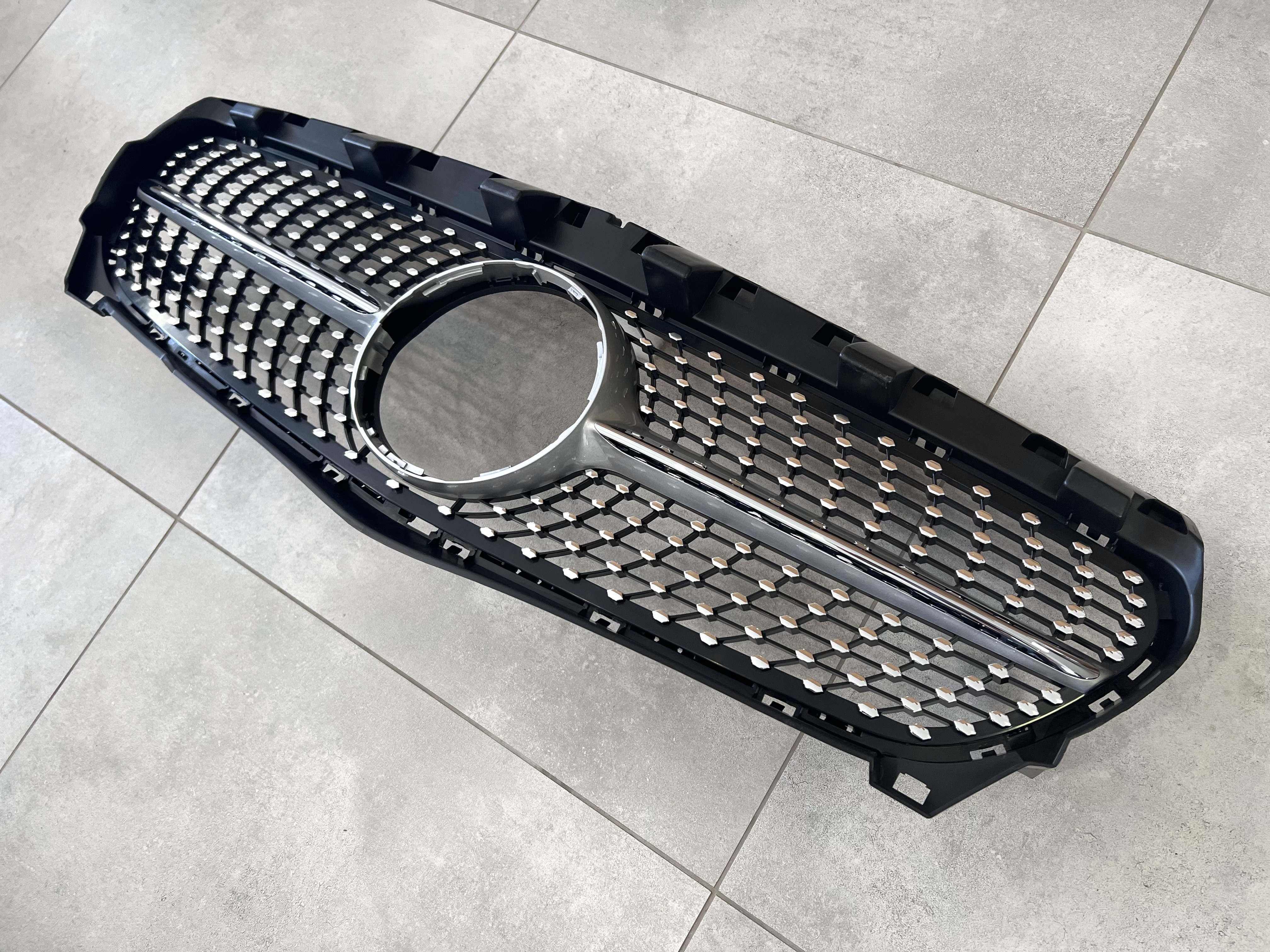 Решітка радіатора Diamond Silver для Mercedes CLA-Class W117 2013-2015 4