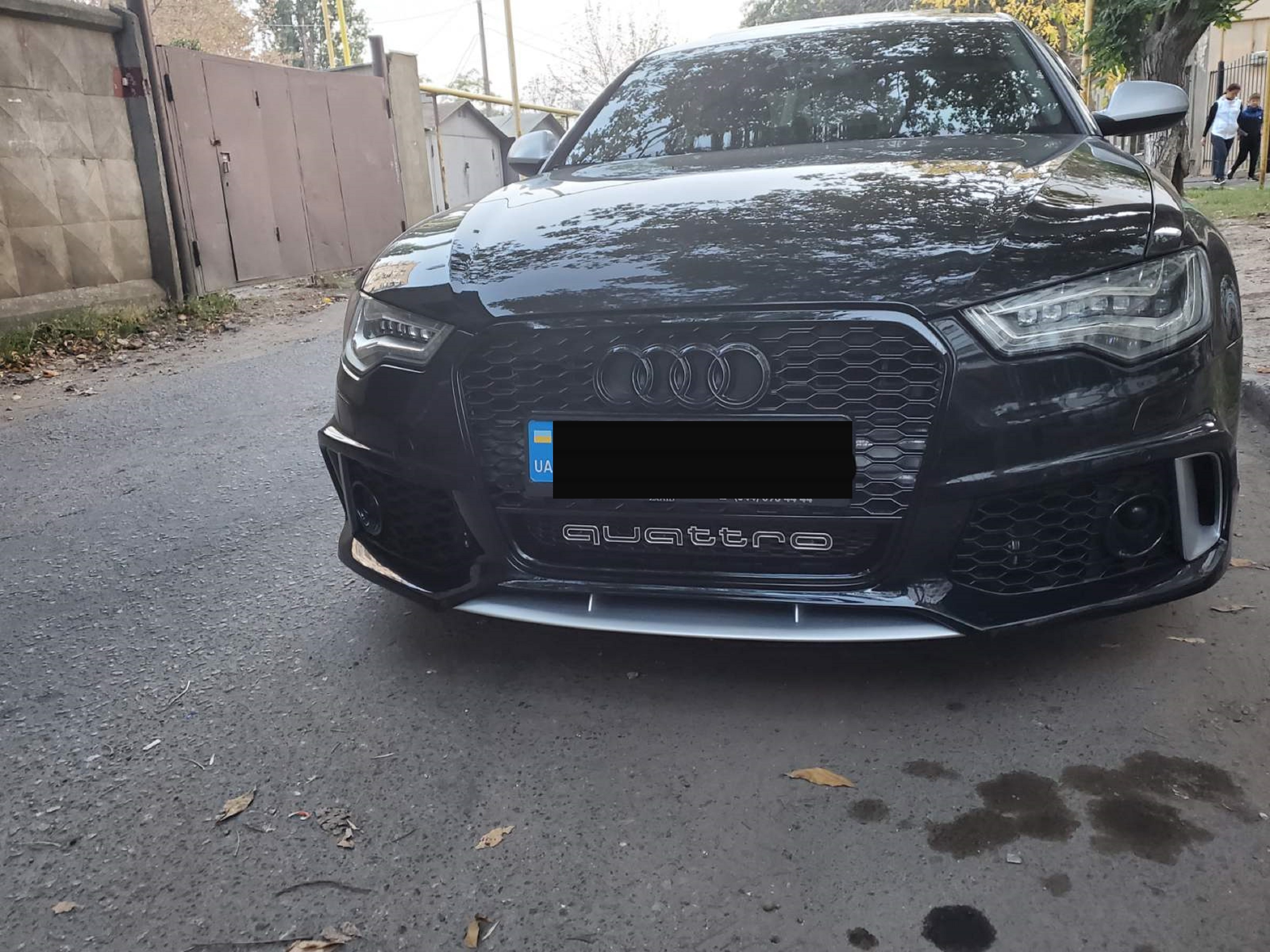 Решітка радіатора Full Black (в стилі RS6 quattro) на Audi A6 C7 2011-2014 року 4