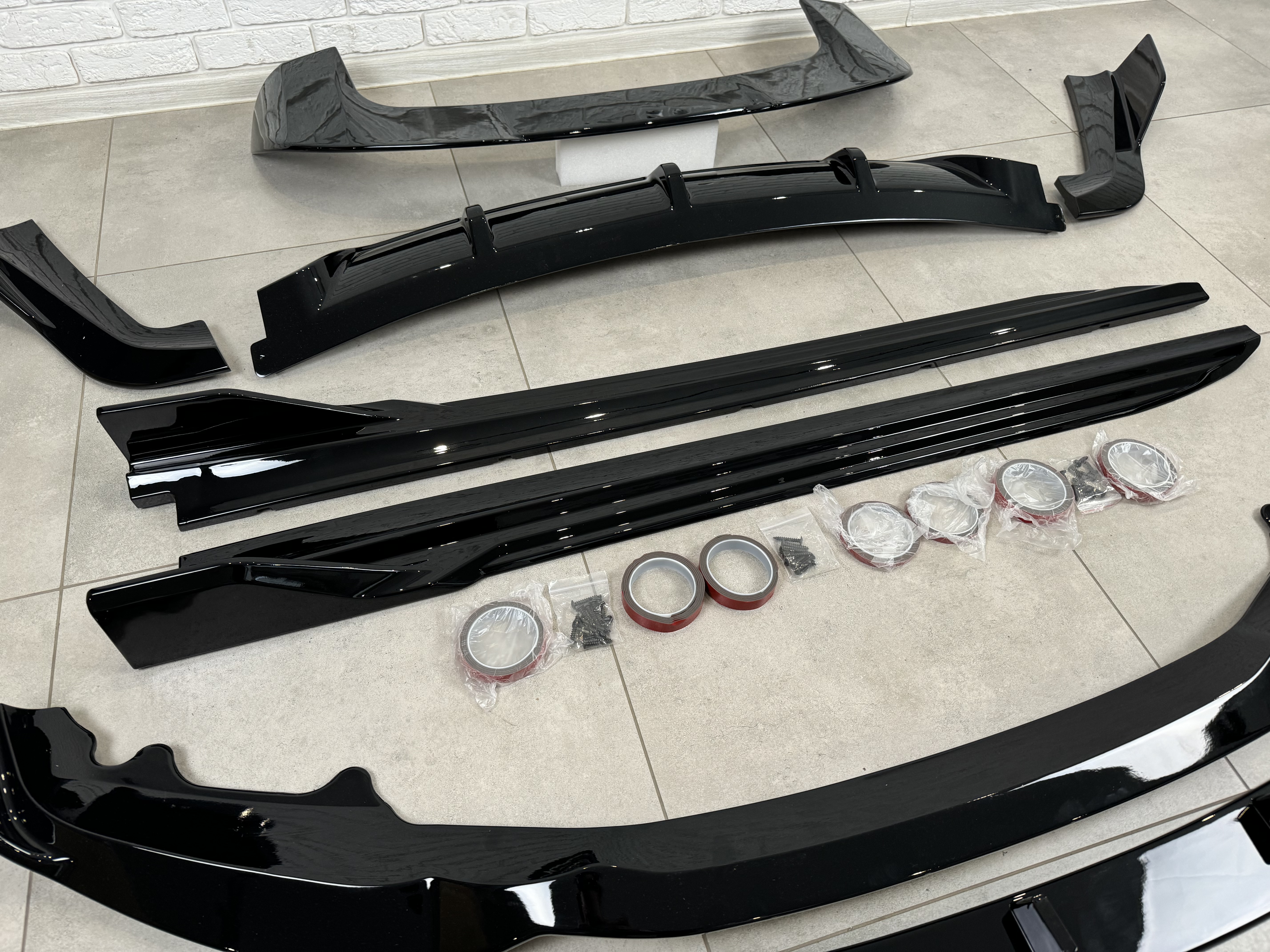 Комплект обвісу Paradigma BMW X5 F15 2013-2018 (передня юбка, леза під пороги, задній дифузор, спойлер), колір чорний глянець 4