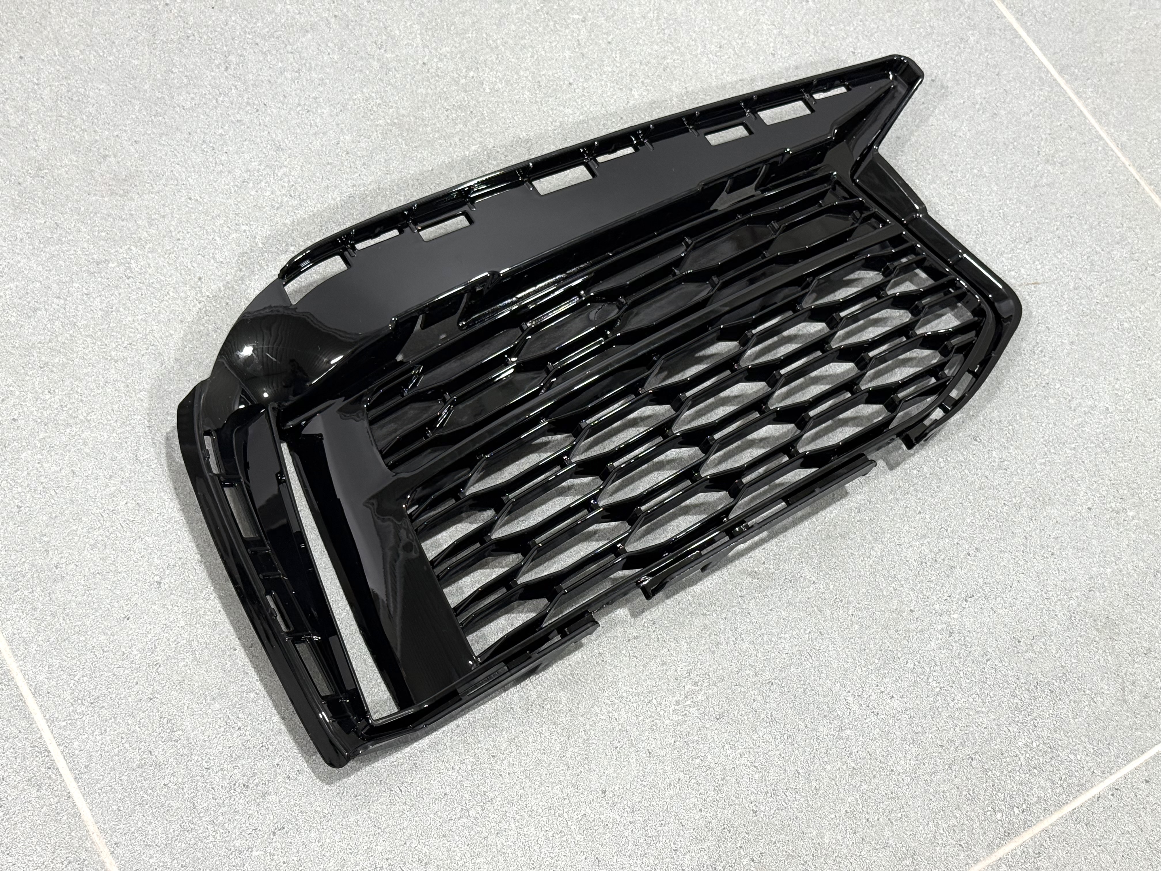 Права решітка бамперу M Paket 51118064964 для BMW 5 series G30 G31 2017-2020 3