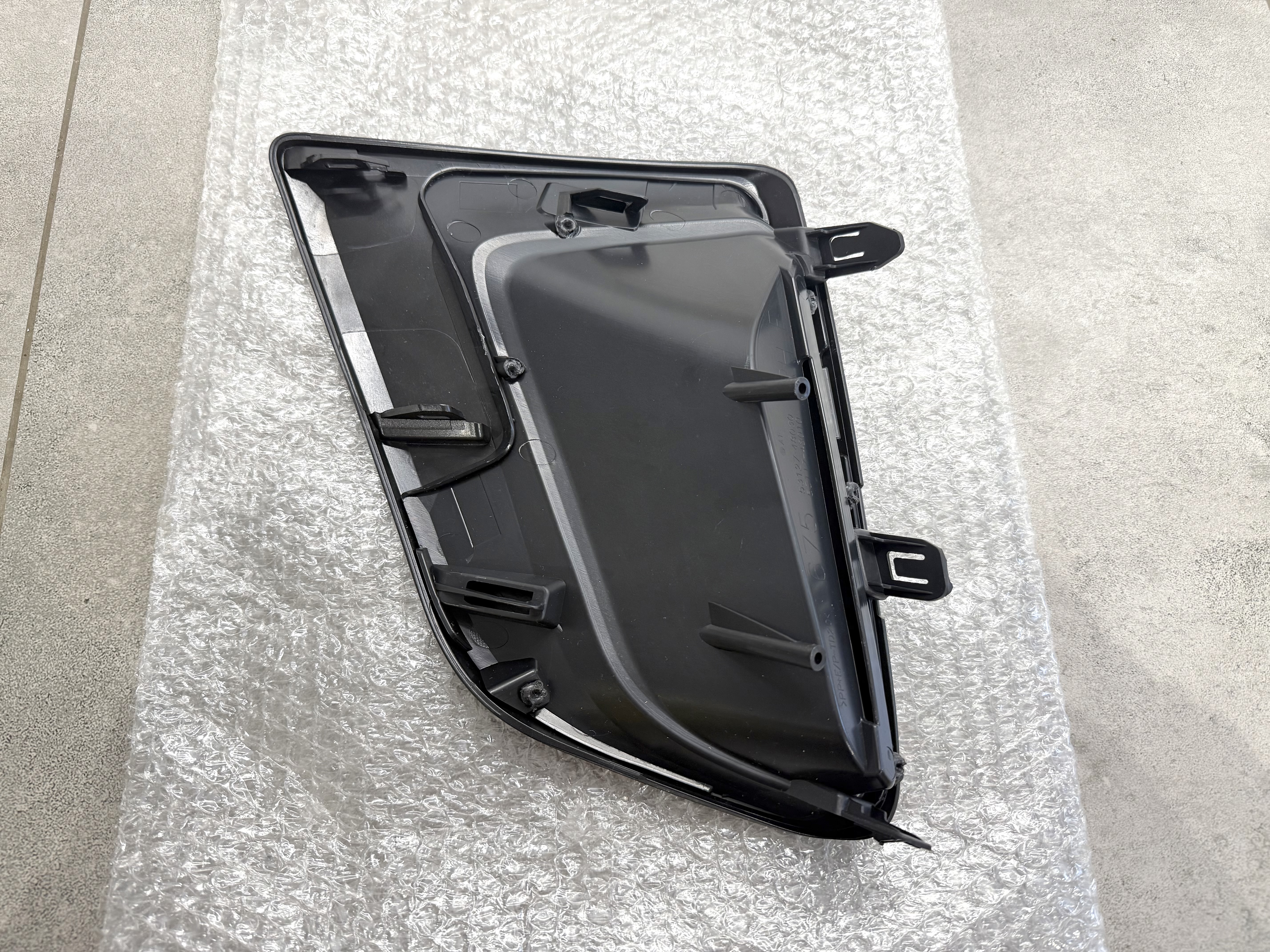 Накладка бампера права F-Sport 5312748030 для Lexus RX 2019-2022 2