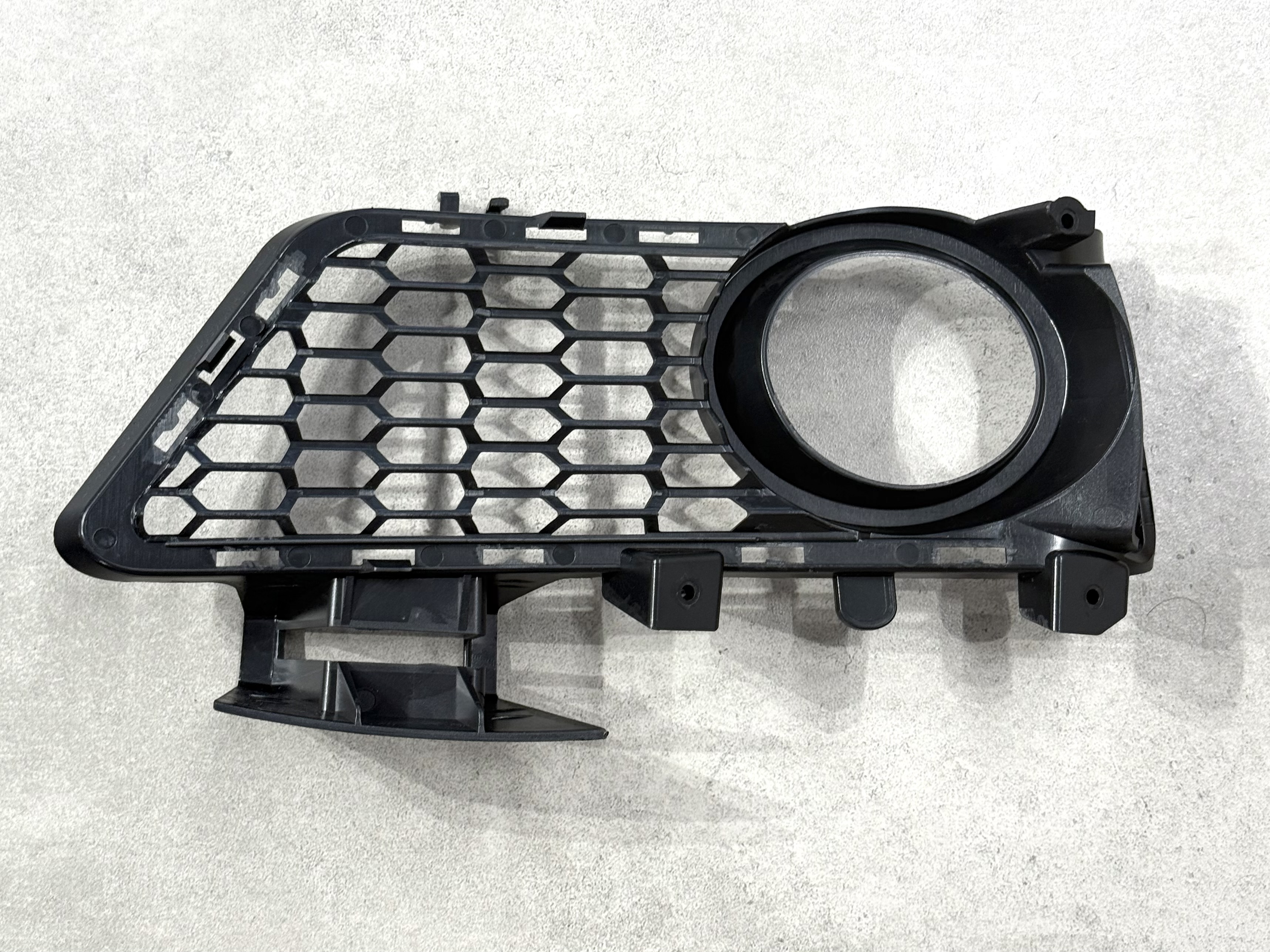 Накладка на протитуманну фару права M пакет 51118062632 BMW 3 series F30 F31 2012-2018 2
