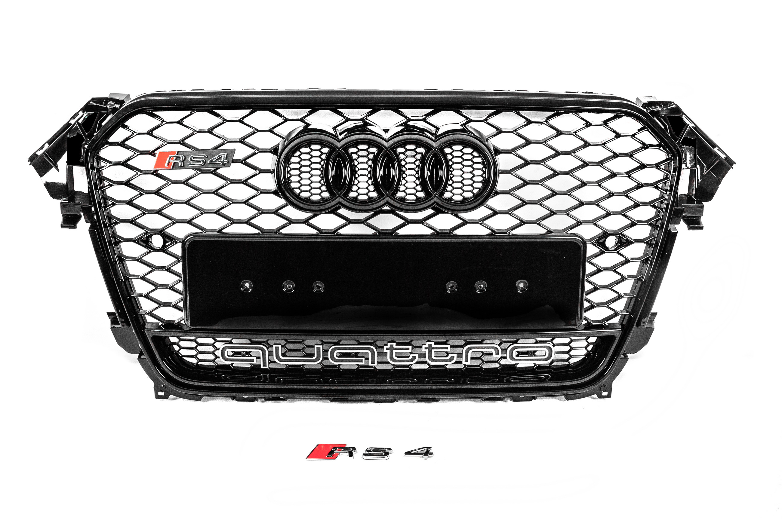 Передня чорна решітка RS-style з написом Quattro (2012-2015)