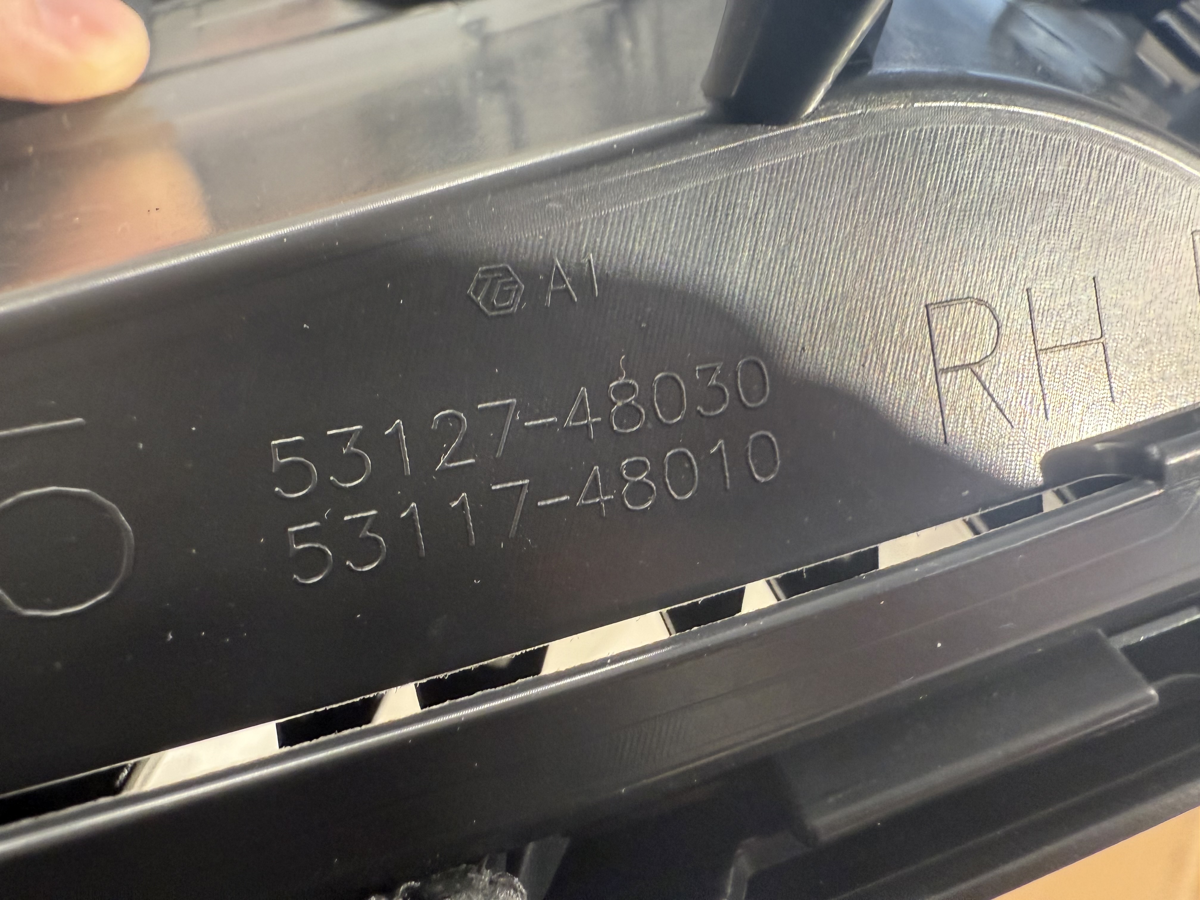 Накладка бампера права F-Sport 5312748030 для Lexus RX 2019-2022 4