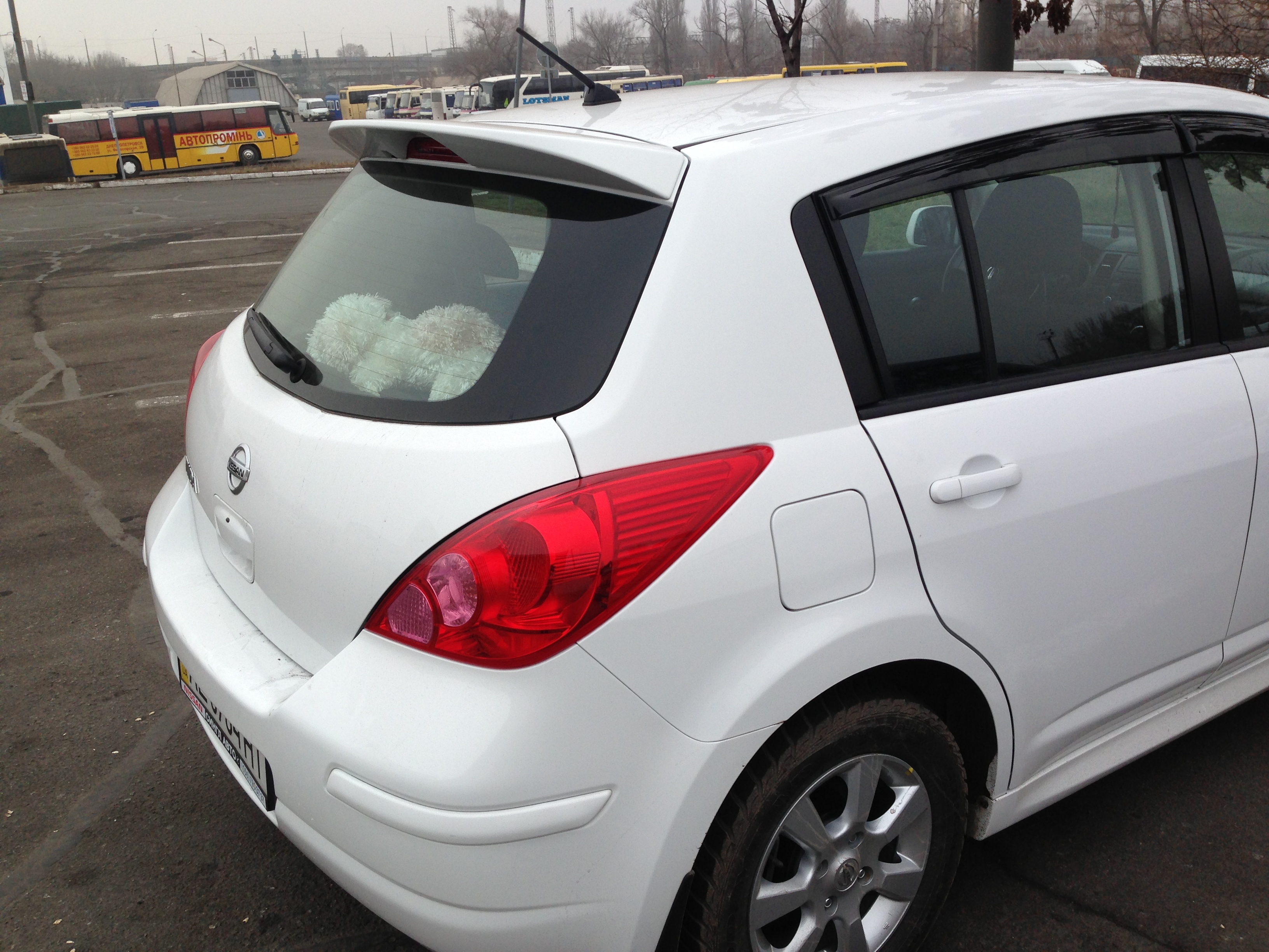 Спойлер козирок Nissan Tiida 2006-2013 ABS пластик під фарбування 6
