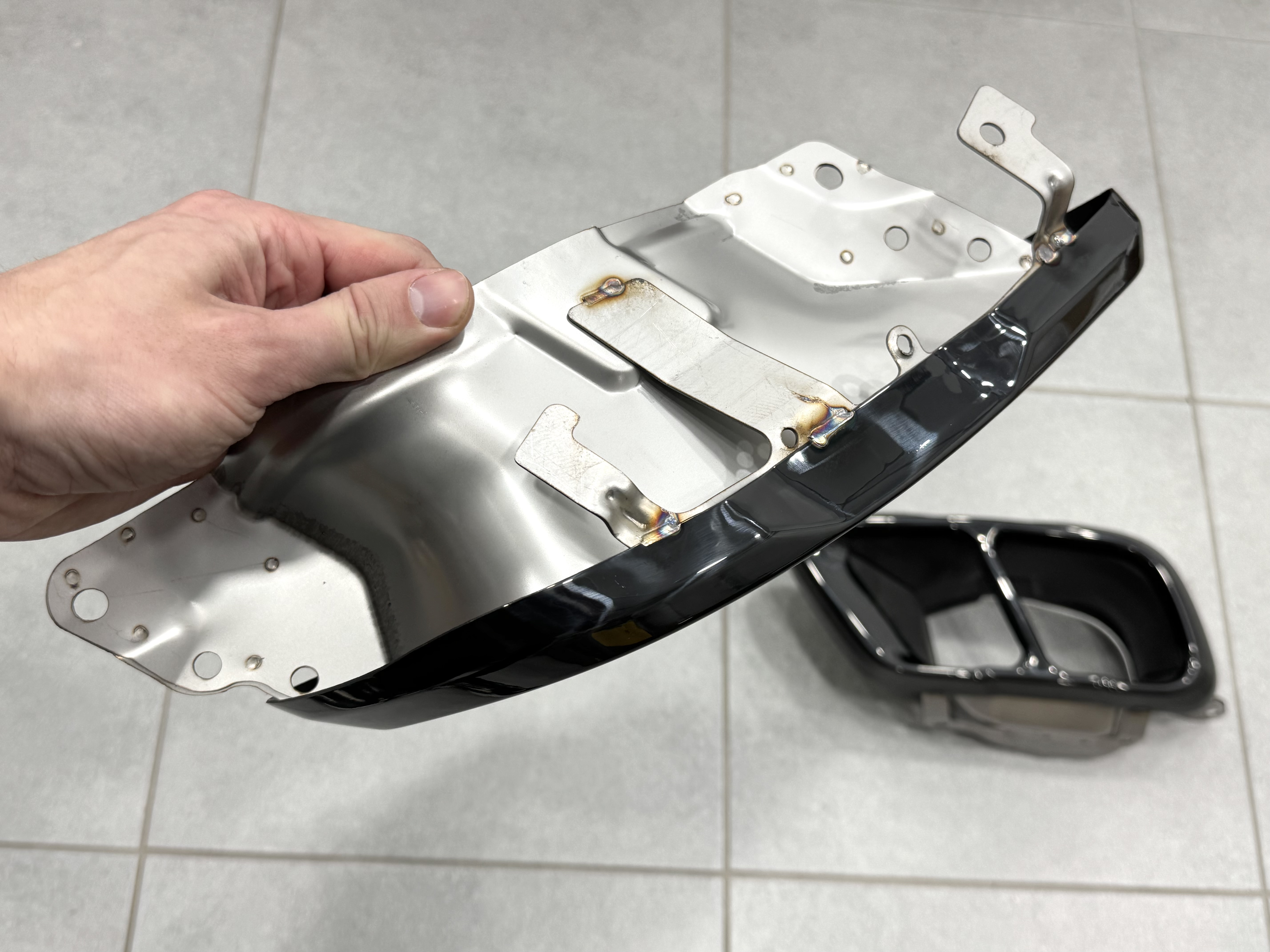 Насадки на вихлопні труби M Paket LCI для BMW X5 G05 / X6 G06 / X7 G07 чорні 4