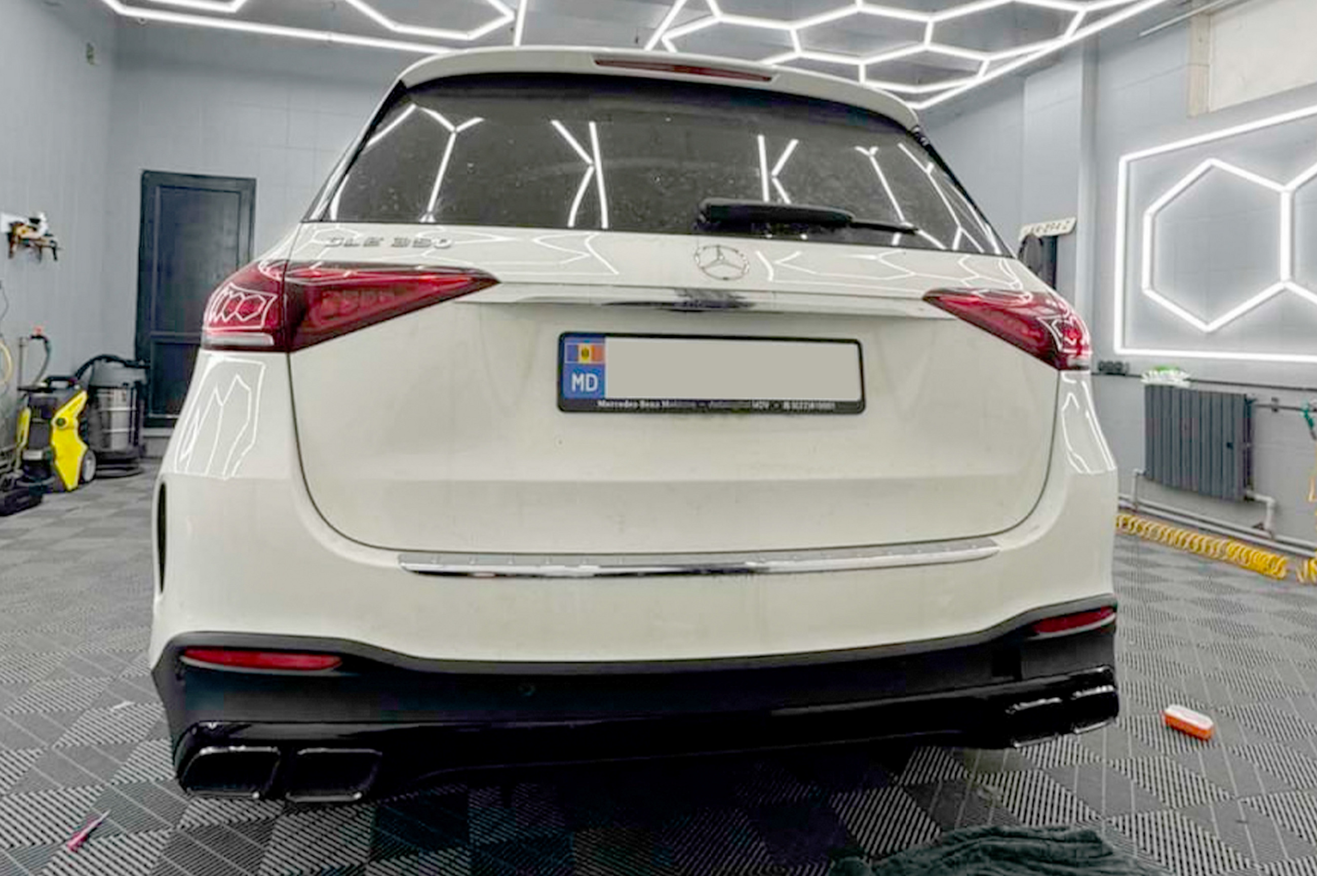 Задній дифузор з насадками GLE63 Black (2018-2026) 4