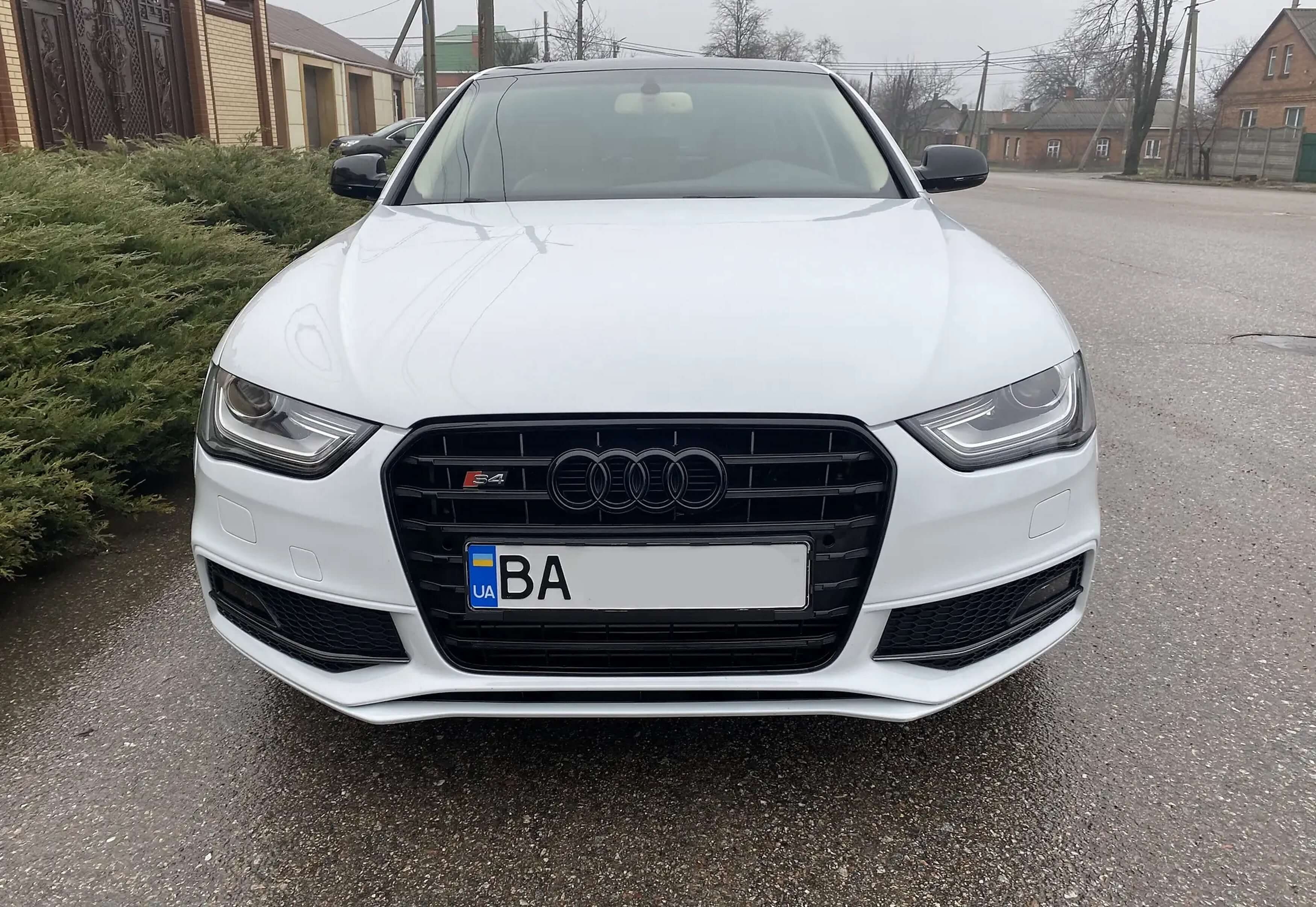 Решітка радіатора Full Black (в стилі S4) на Audi A4 B8 2011-2015 року 5