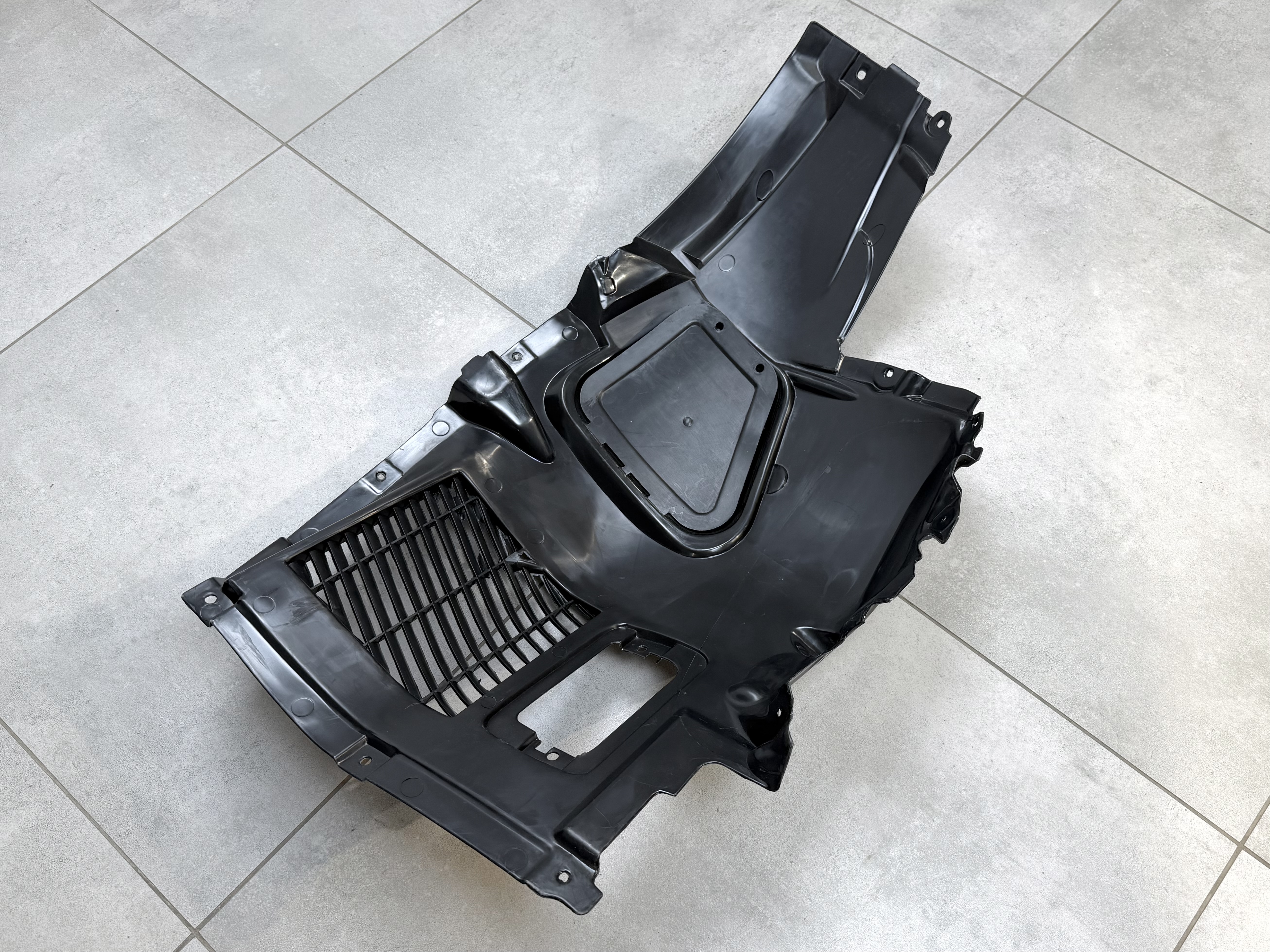 Підкрилок лівий передній 51717186727 для BMW 5 series F10 F11 2010-2016 6