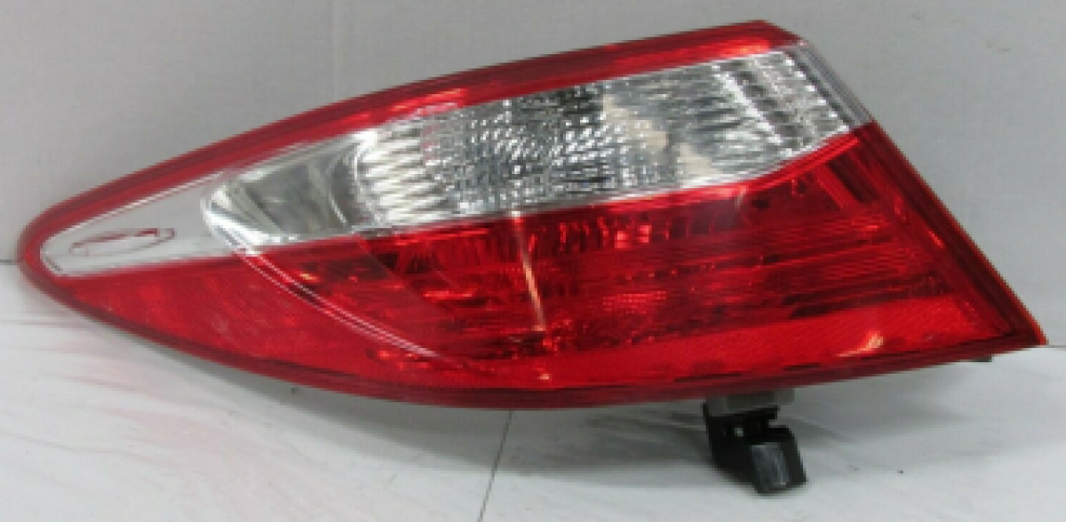 Задній ліхтар лівий зовнішній Toyota Camry 55 USA 2014-2017 1шт.
