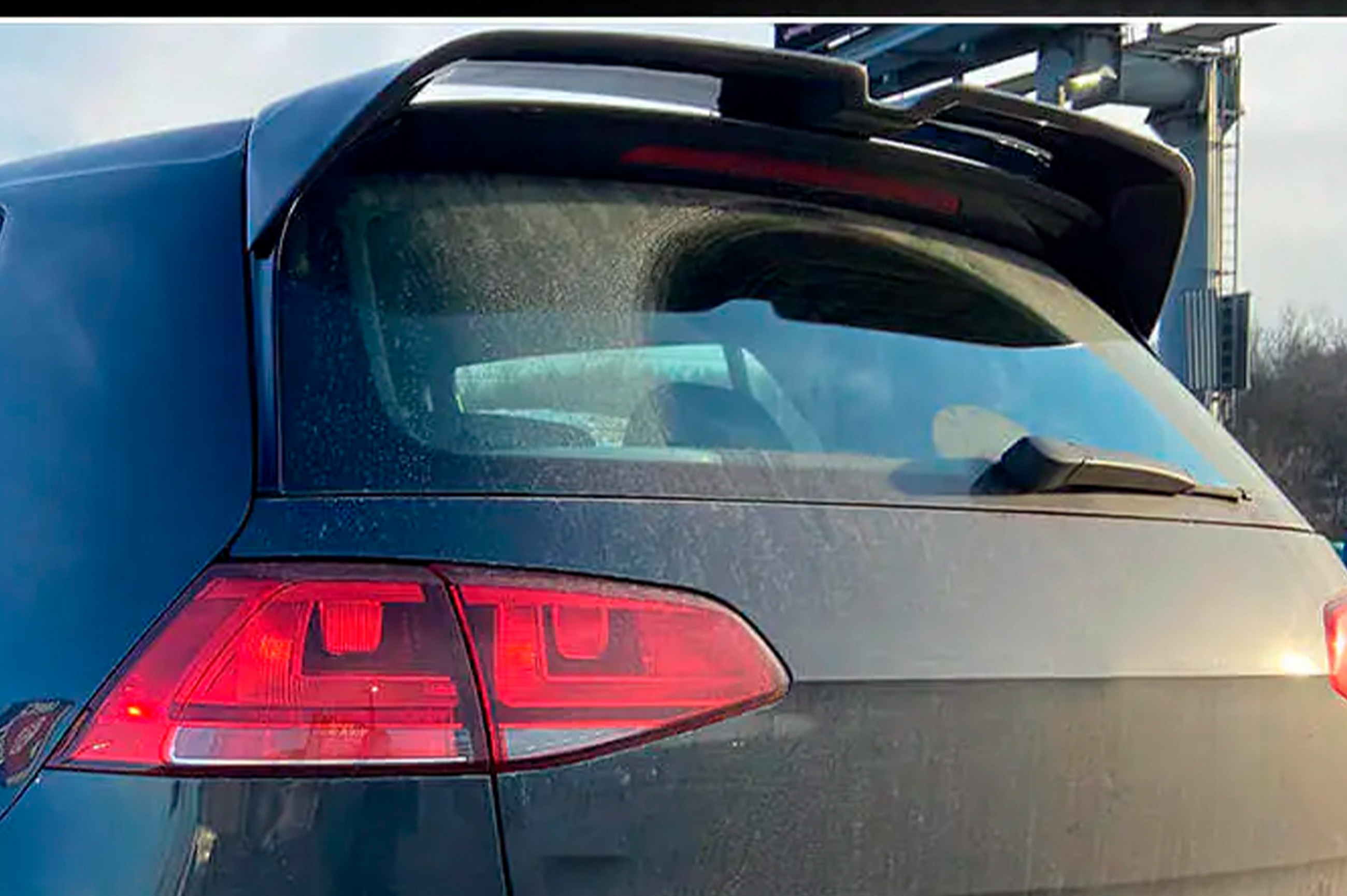 Спойлер V5 (для GTI/R HB, Карбон) 2