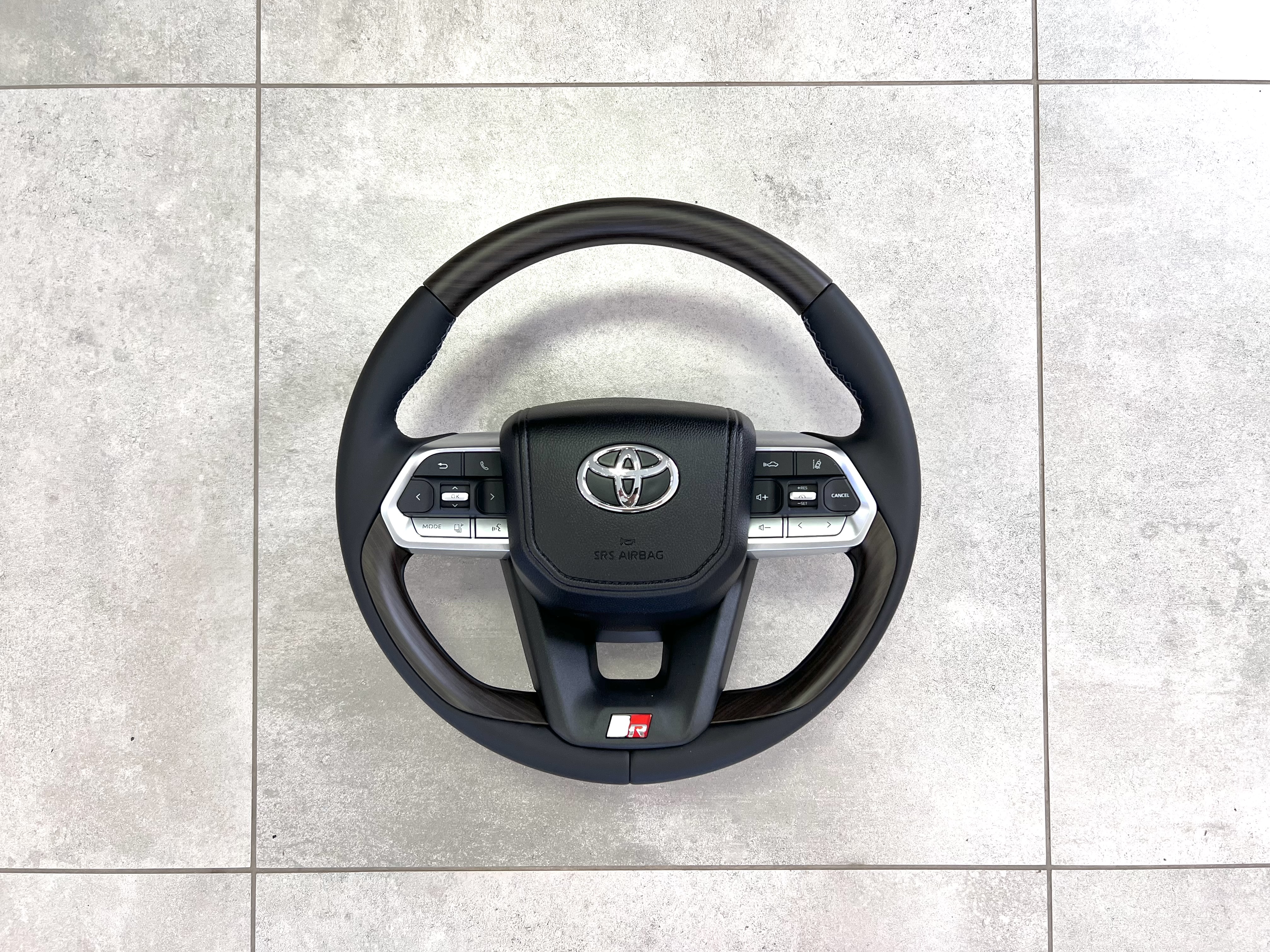 Кермо у зборі Toyota Land Cruiser 200 / Prado 150 у стилі LC 300 GR 4