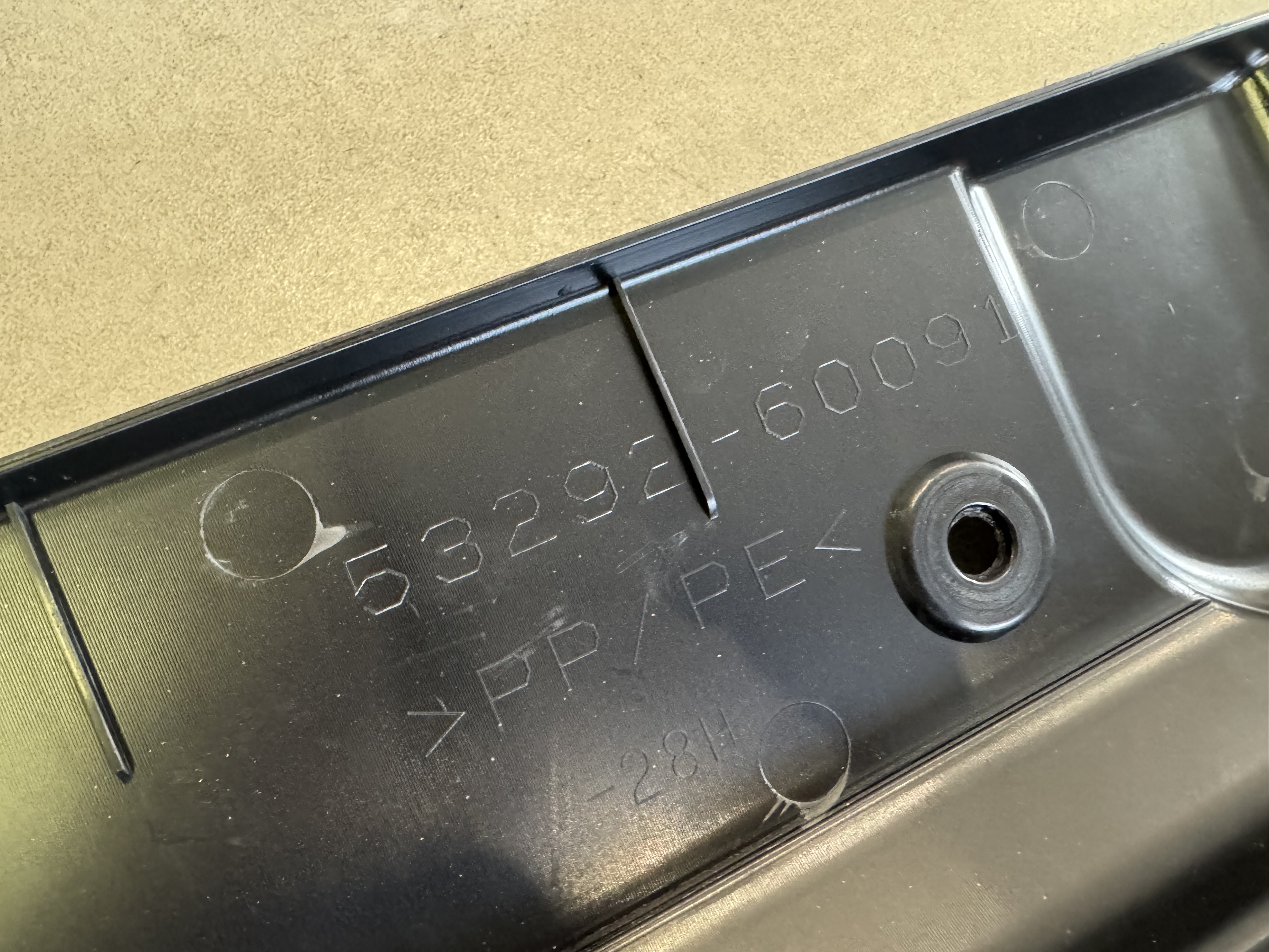 Накладка панелі замка капота Lexus GX460 2014-2019 5329260091 6