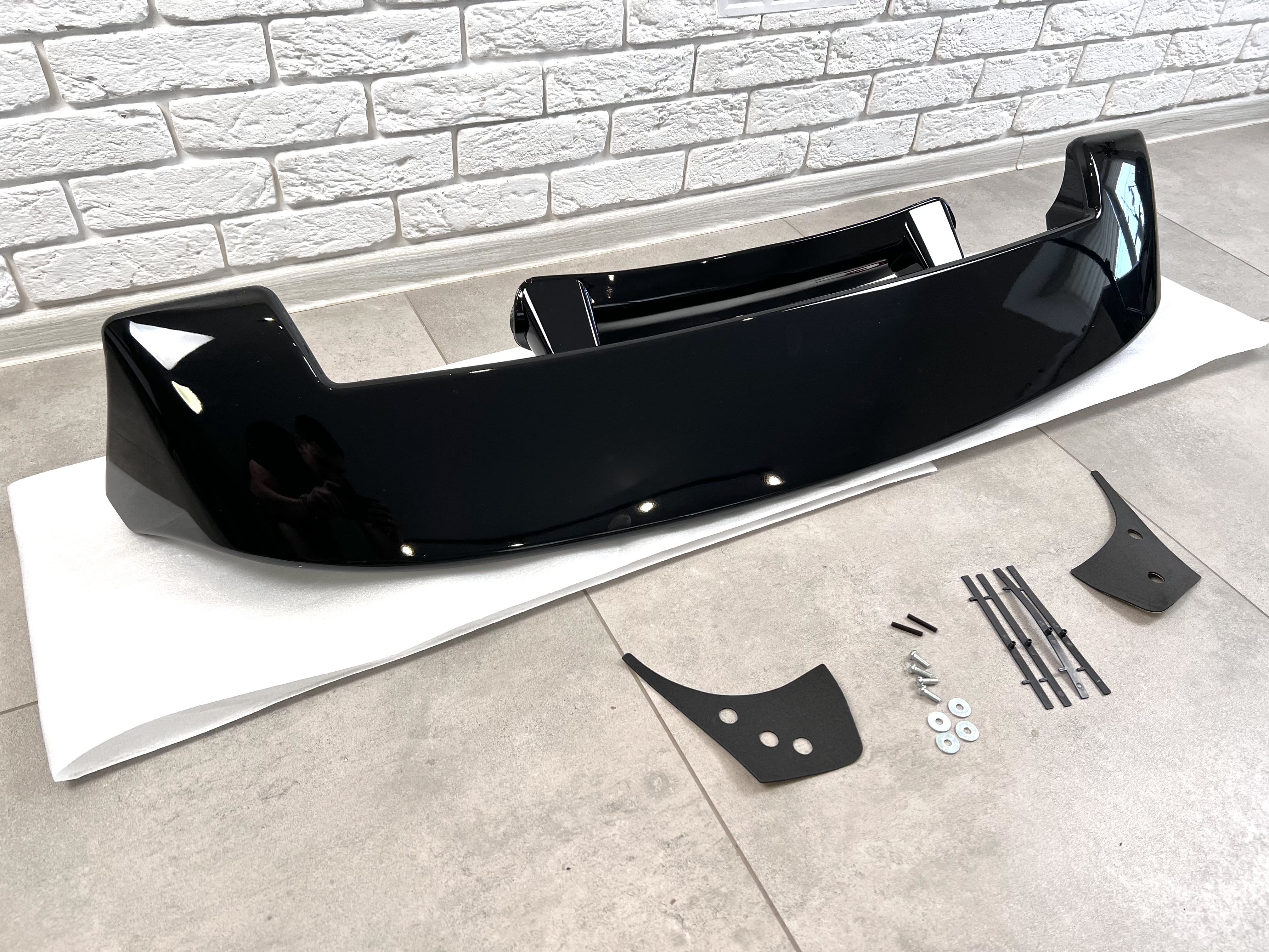 Спойлер козирок Toyota Land Cruiser 100 / Lexus LX 470 1998-2007 ABS пластик колір чорний, модель Maxi 5
