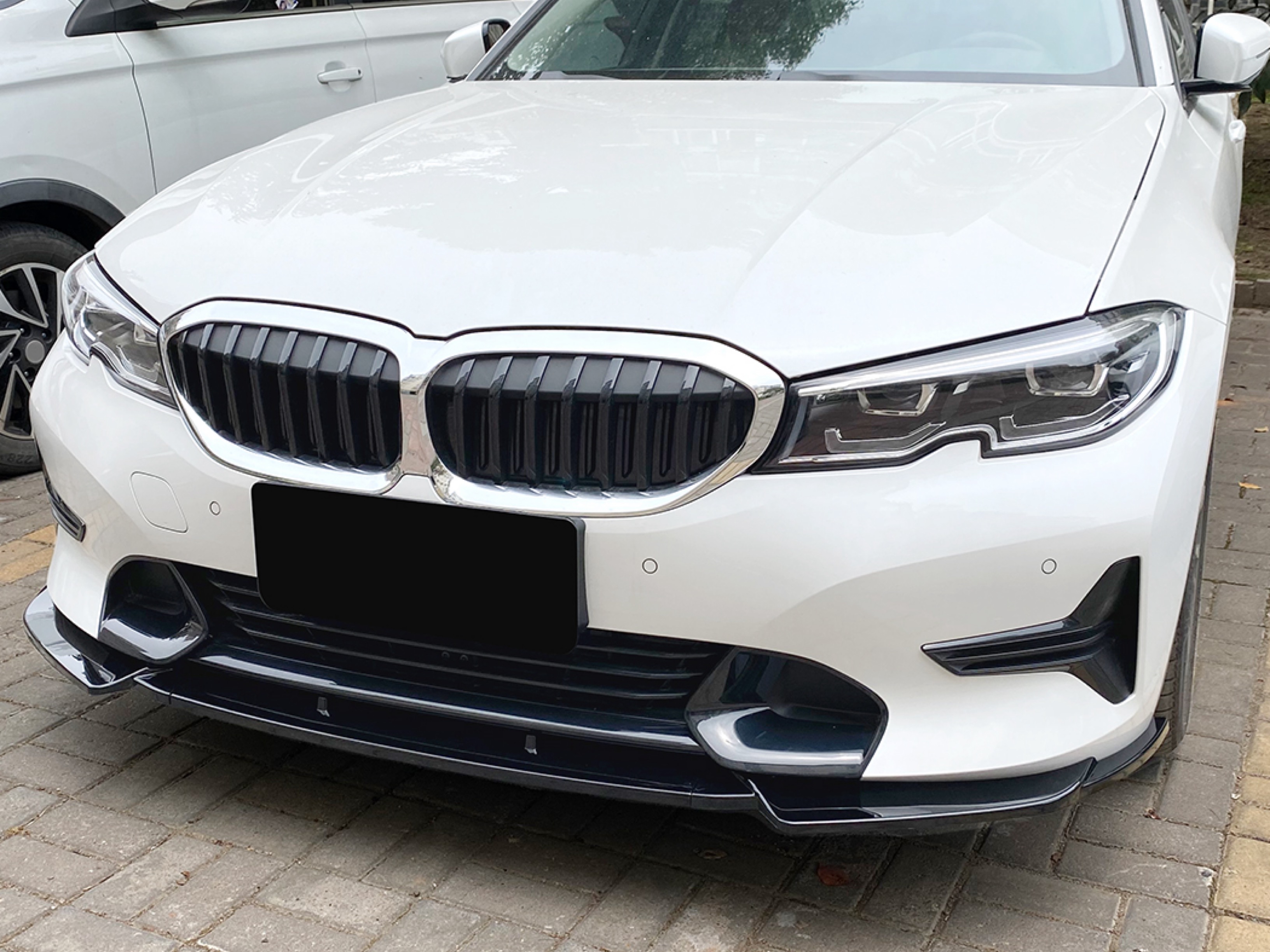 Накладка переднього бампера BMW 3 series G20 G21 2018-2022 ABS пластик, колір чорний глянець 3